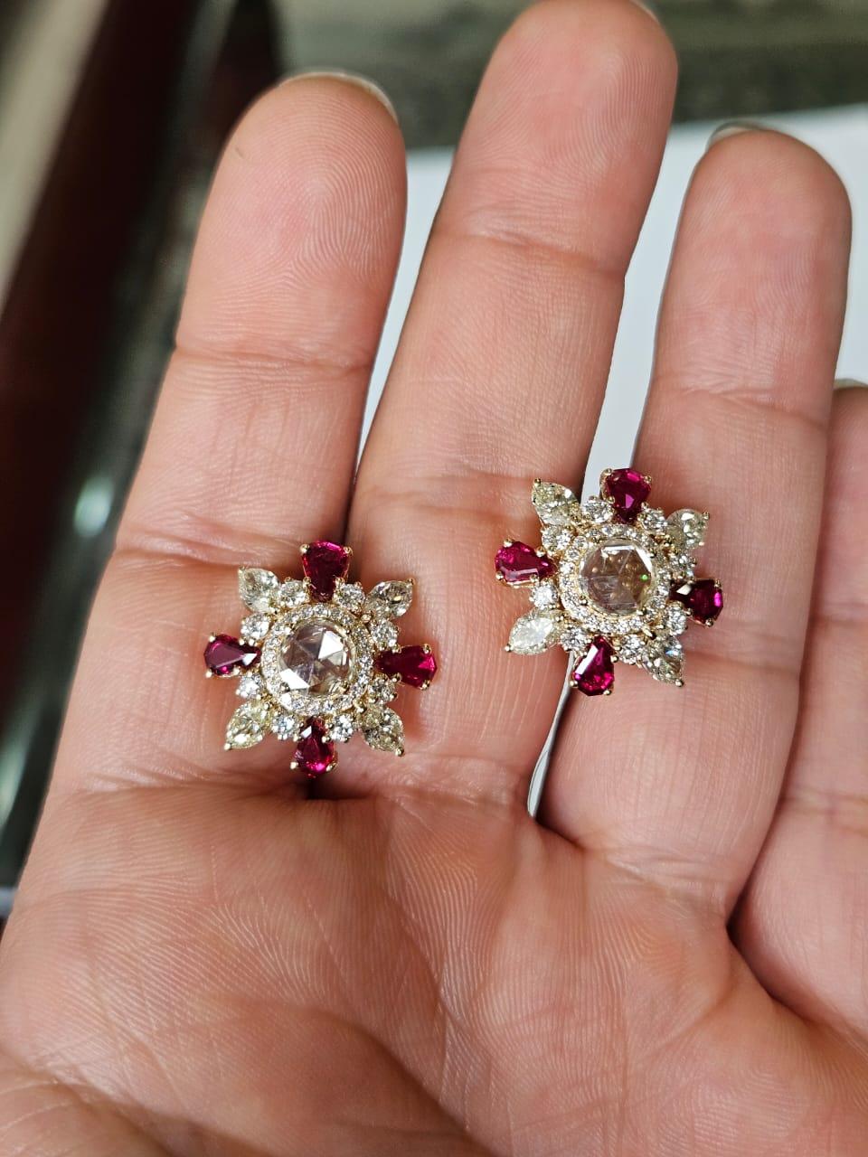 Taille rose Boucles d'oreilles en or 18 carats, rubis naturels du Mozambique et diamants taillés en rose en vente