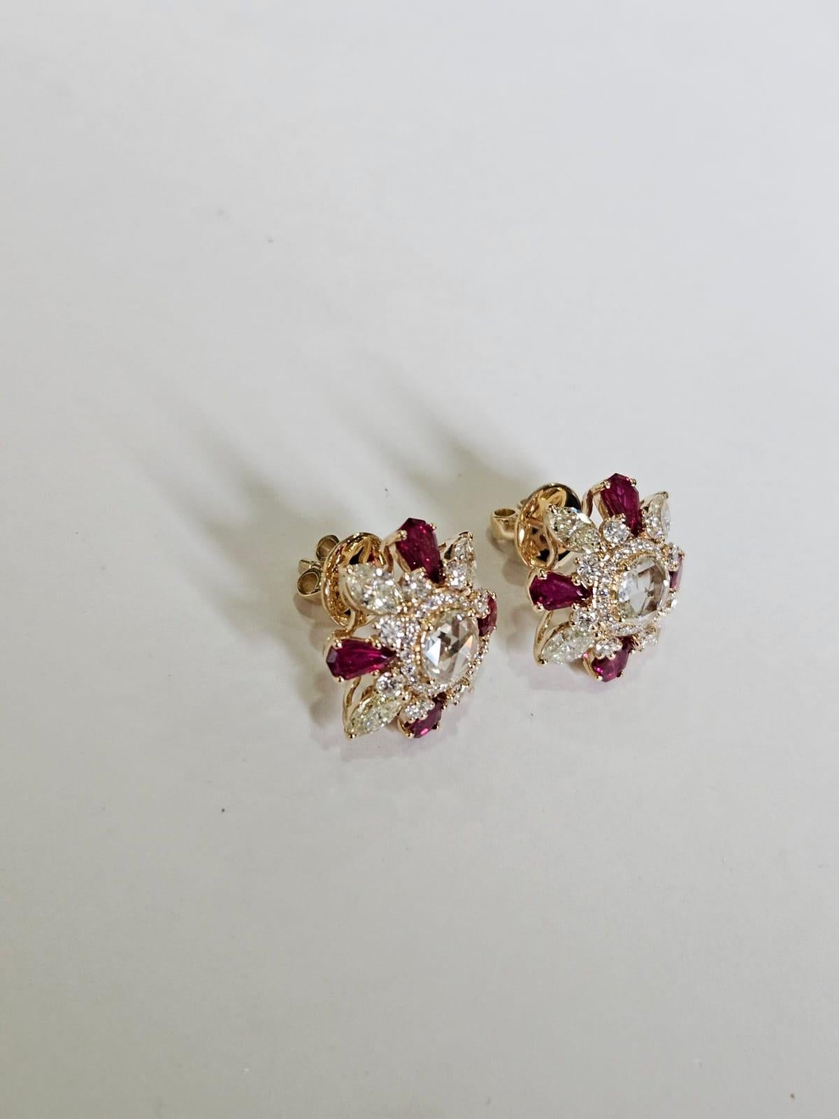 Boucles d'oreilles en or 18 carats, rubis naturels du Mozambique et diamants taillés en rose Unisexe en vente