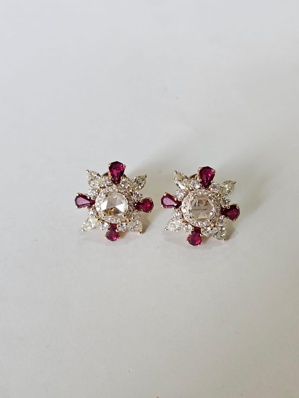 Boucles d'oreilles en or 18 carats, rubis naturels du Mozambique et diamants taillés en rose en vente 1