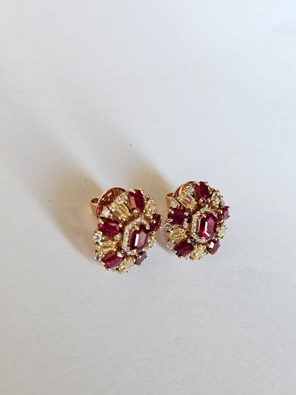 Women's or Men's Set in 18K Gold, natural Mozambique Rubies & Yellow Diamonds Stud Earrings For Sale