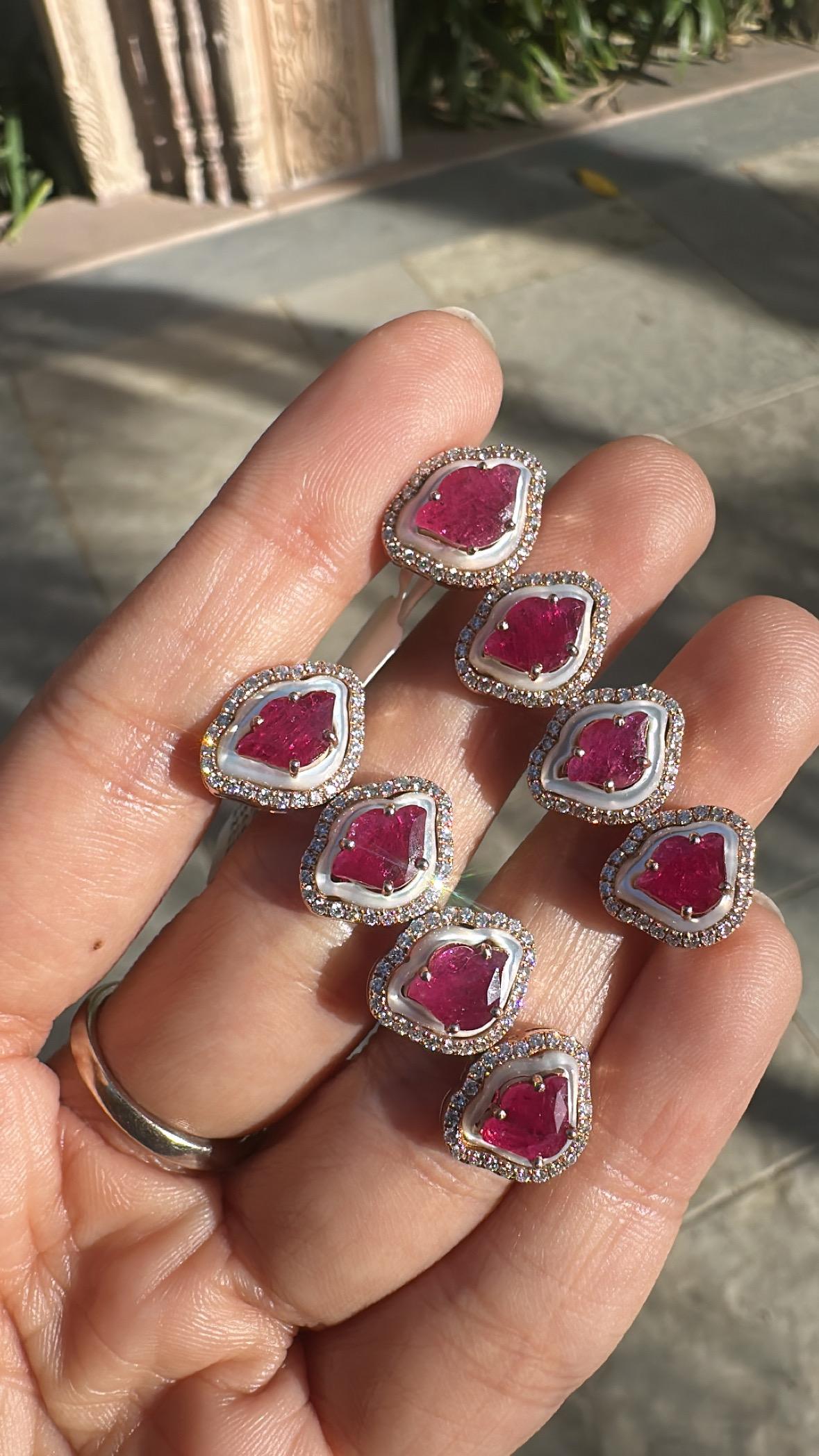 Boucles d'oreilles lustre en or 18 carats, rubis naturel du Mozambique, perles et diamants en vente 2
