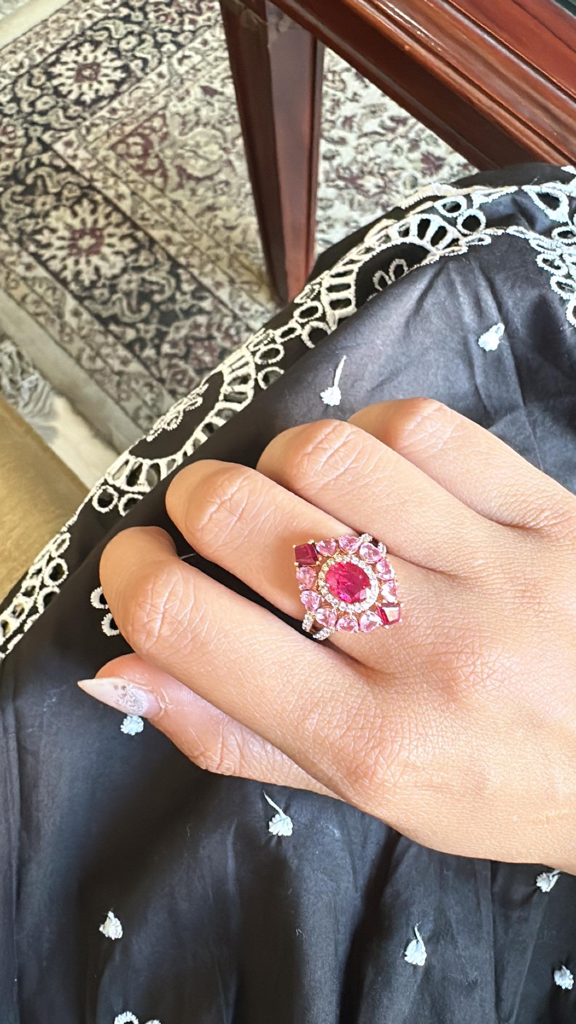 Set in 18K Gold, natural Mozambique Ruby, Pink Sapphire & Diamonds Cocktail Ring en venta 4