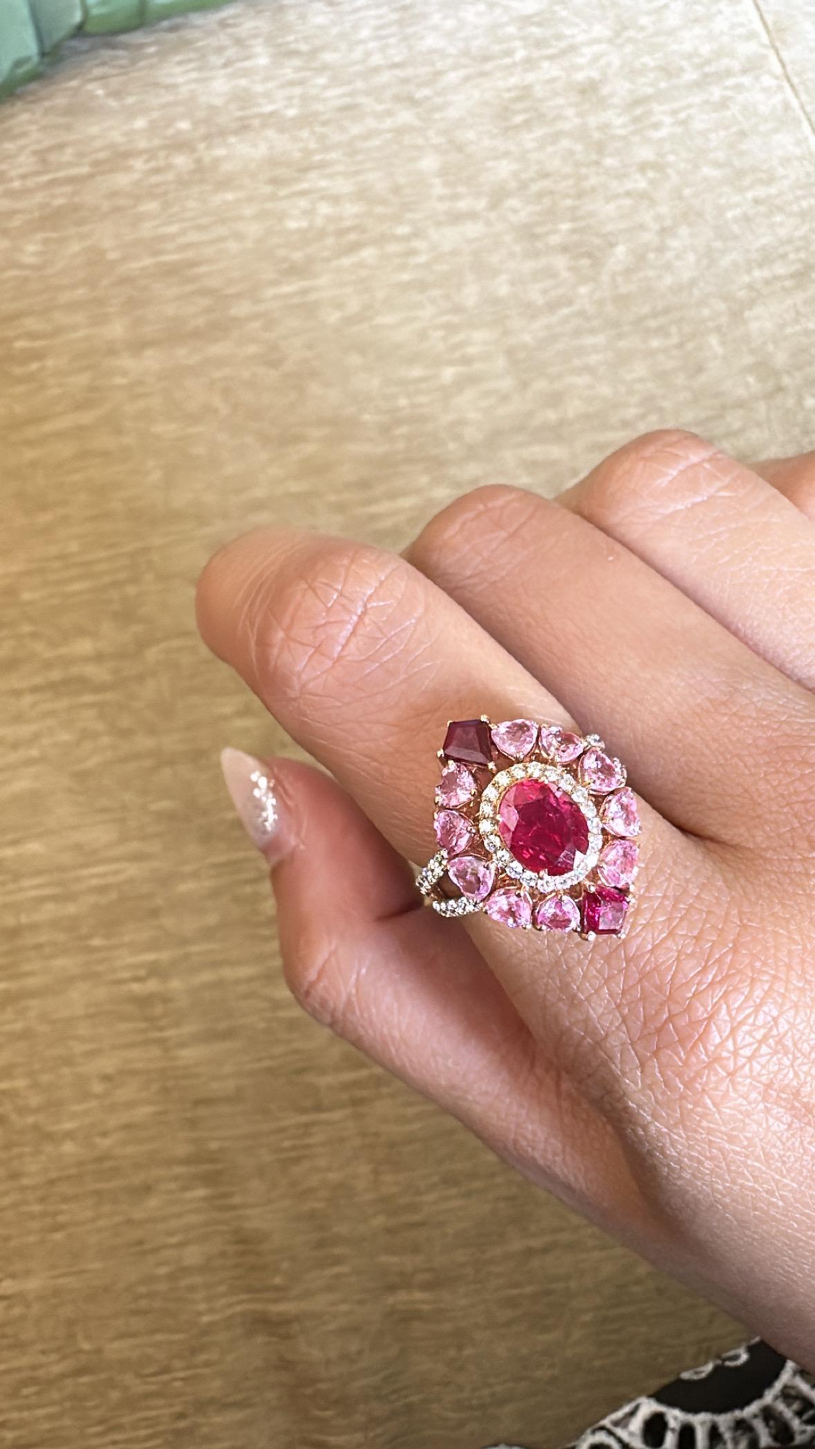 Set in 18K Gold, natural Mozambique Ruby, Pink Sapphire & Diamonds Cocktail Ring en venta 2