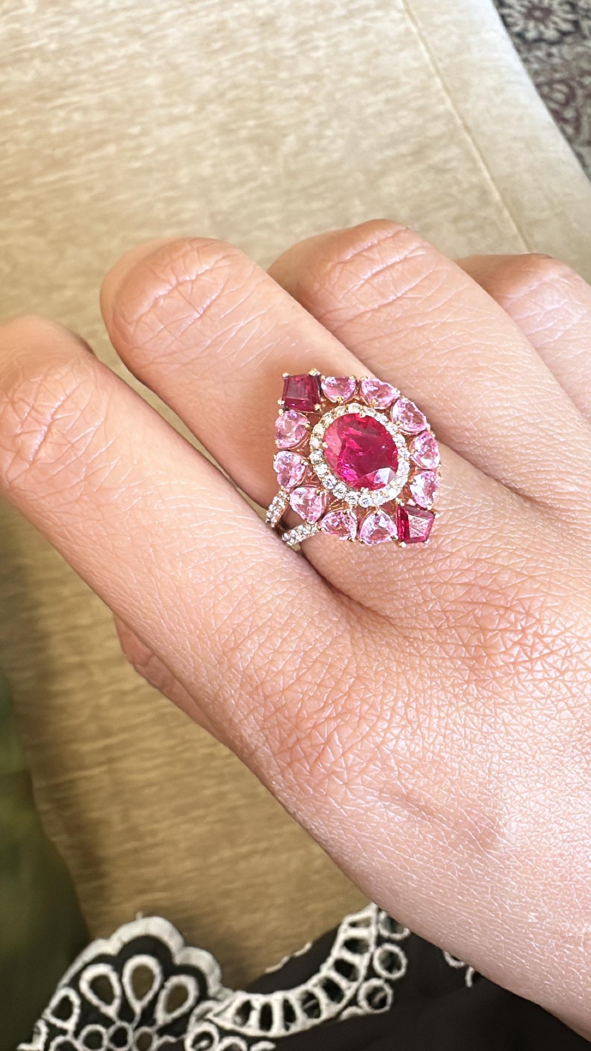 Set in 18K Gold, natural Mozambique Ruby, Pink Sapphire & Diamonds Cocktail Ring en venta 3