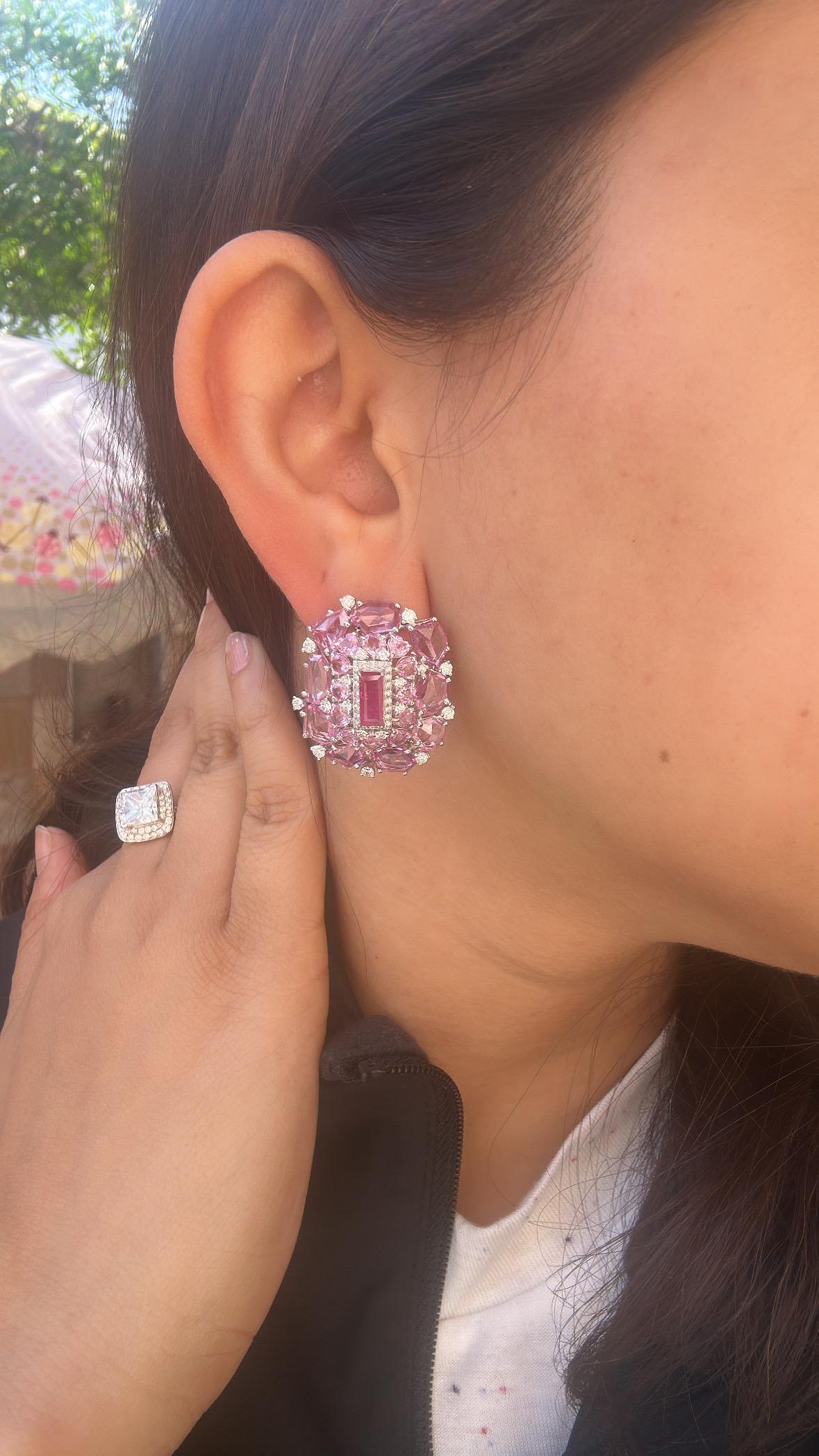 Ohrstecker aus 18 Karat Gold, natürlichem Mosambik-Rubin, rosa Saphiren und Diamanten im Angebot 1