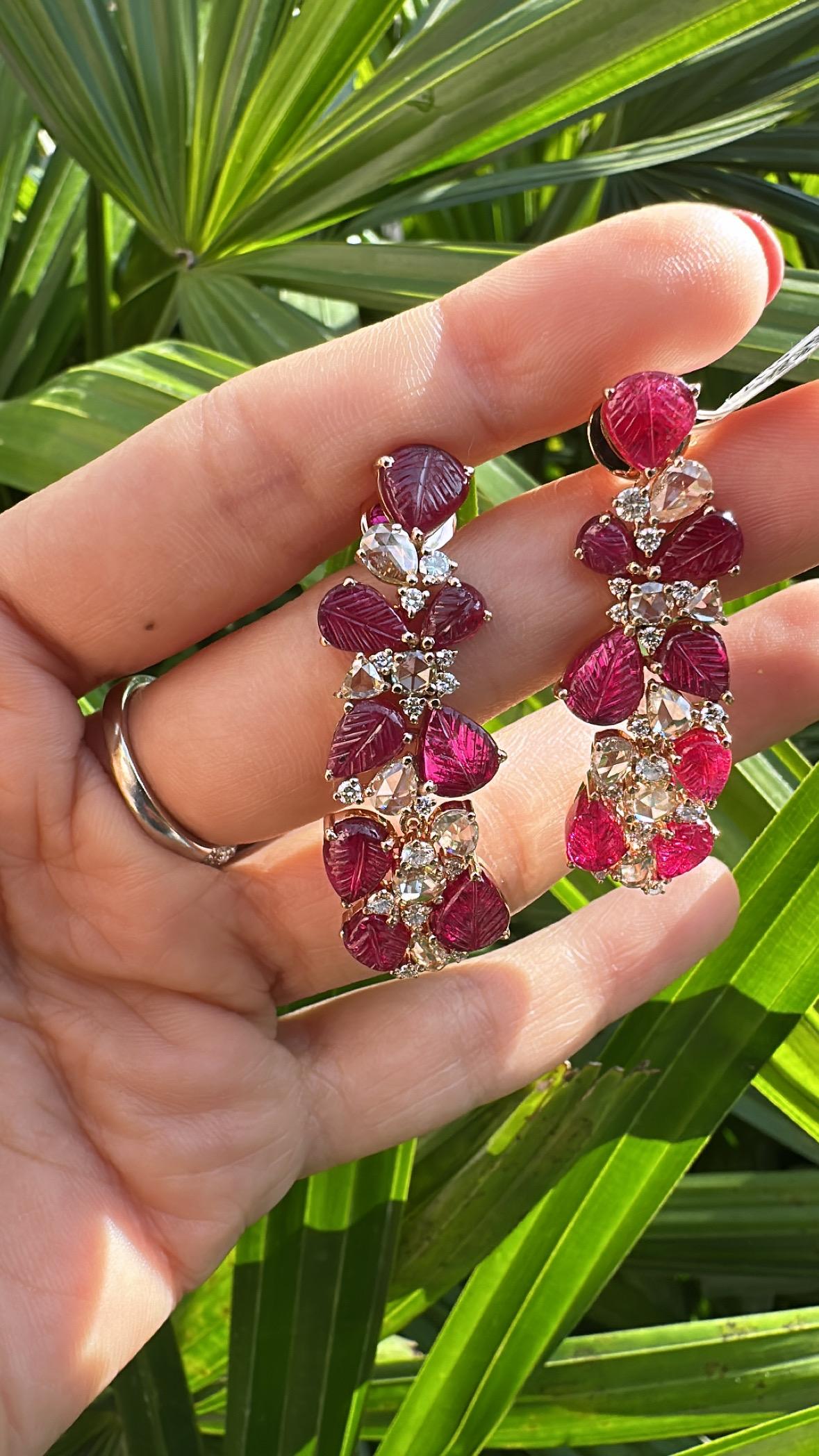 Boucles d'oreilles chandelier en or 18 carats, rubis naturel du Mozambique et diamants taille rose en vente 5