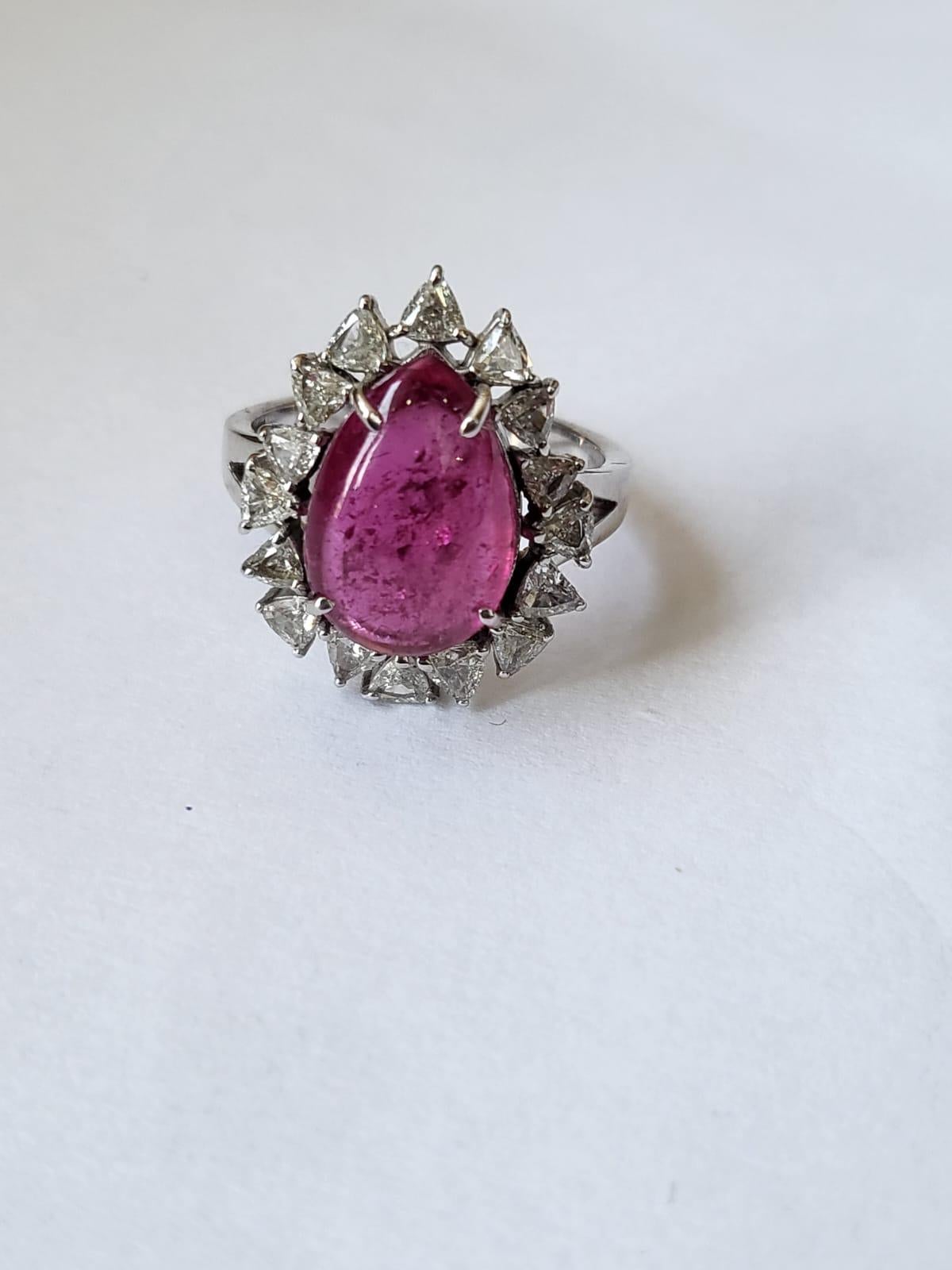 Set in 18K Gold, Natural Tourmaline Cabochon & Diamonds Engagement/Cocktail Ring In New Condition For Sale In Hong Kong, HK