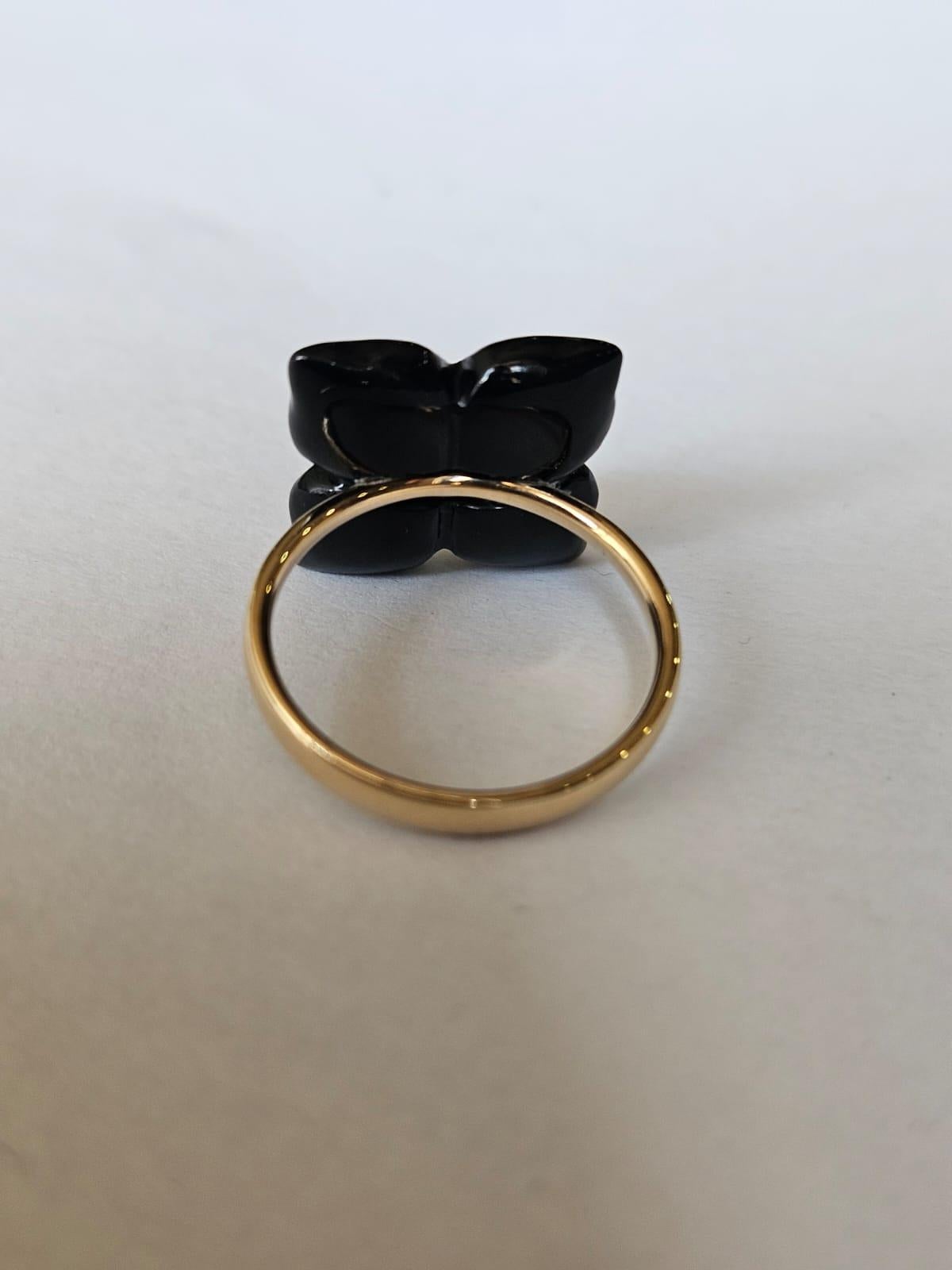 Art Deco Set in 18K Gold, natural Zambian Emerald, Black Onyx & Diamonds Cocktail Ring For Sale
