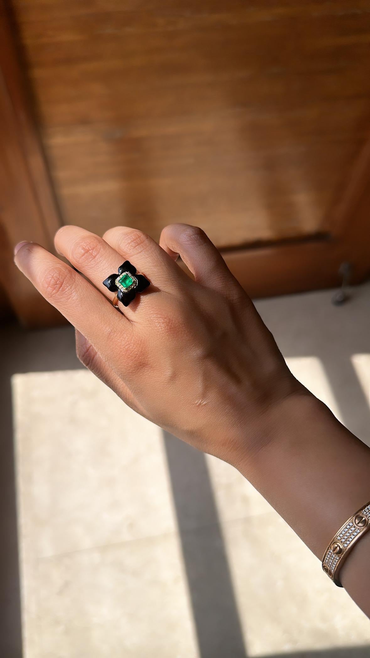 Women's or Men's Set in 18K Gold, natural Zambian Emerald, Black Onyx & Diamonds Cocktail Ring For Sale