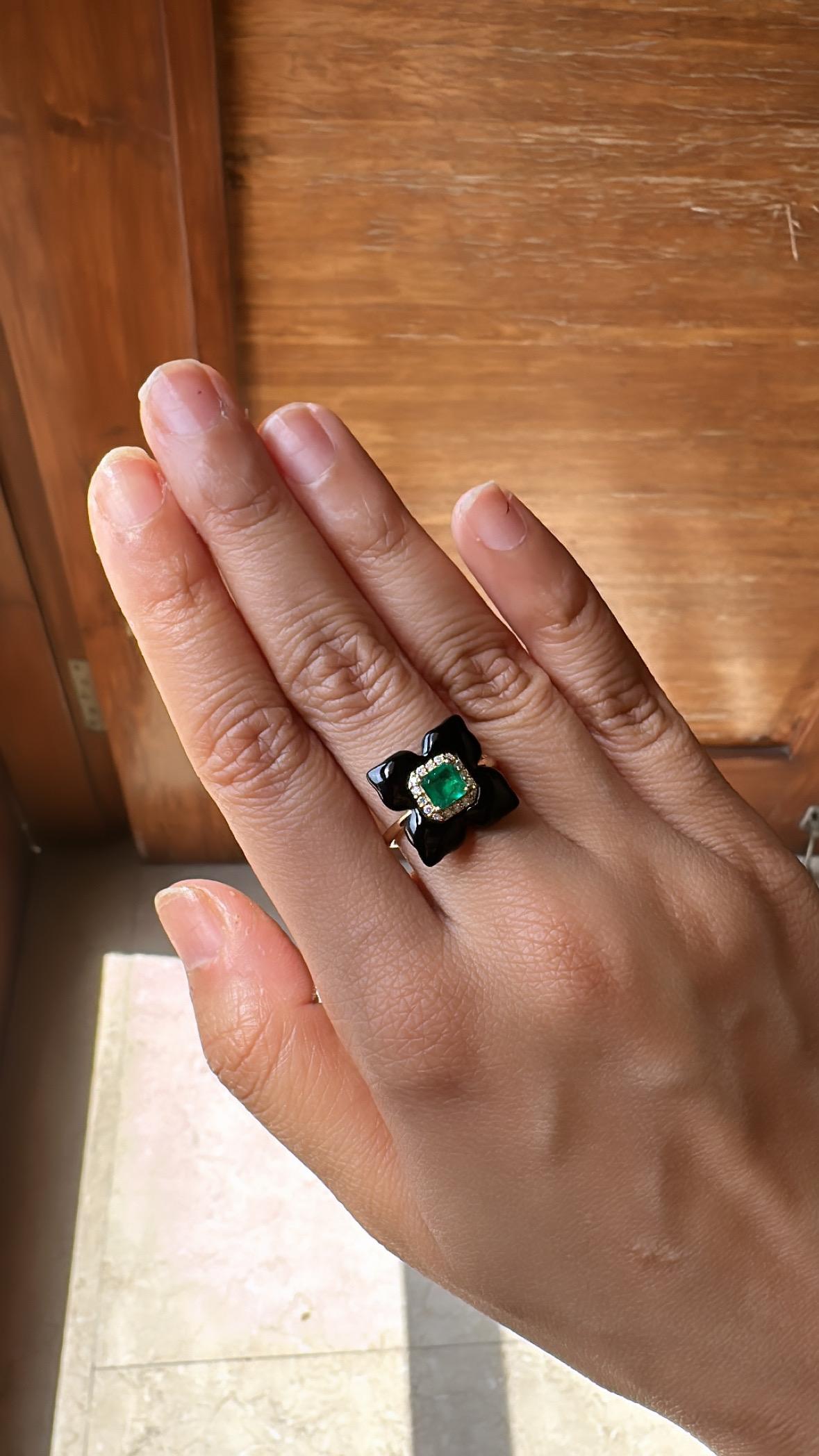Set in 18K Gold, natural Zambian Emerald, Black Onyx & Diamonds Cocktail Ring For Sale 1