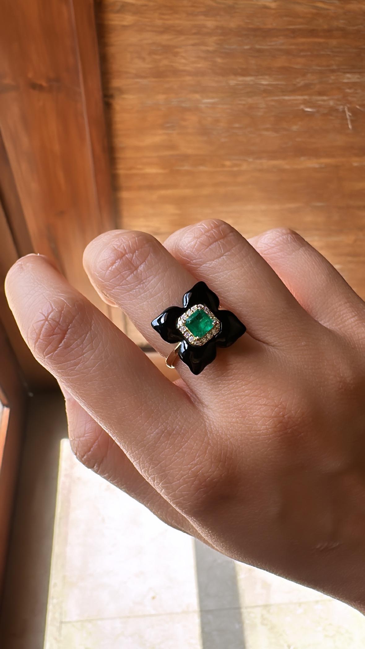 Set in 18K Gold, natural Zambian Emerald, Black Onyx & Diamonds Cocktail Ring For Sale 2