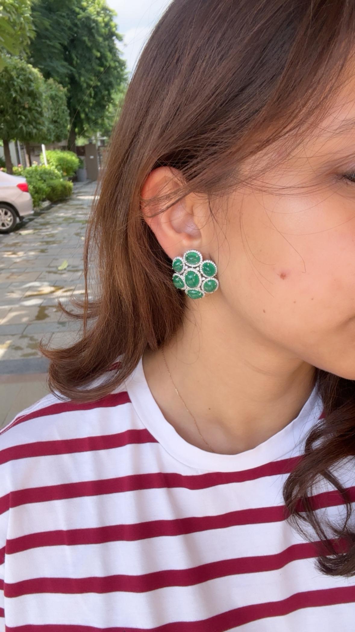 Set in 18K Gold, natural Zambian Emerald Cabochons & Diamonds Stud Earrings en vente 4