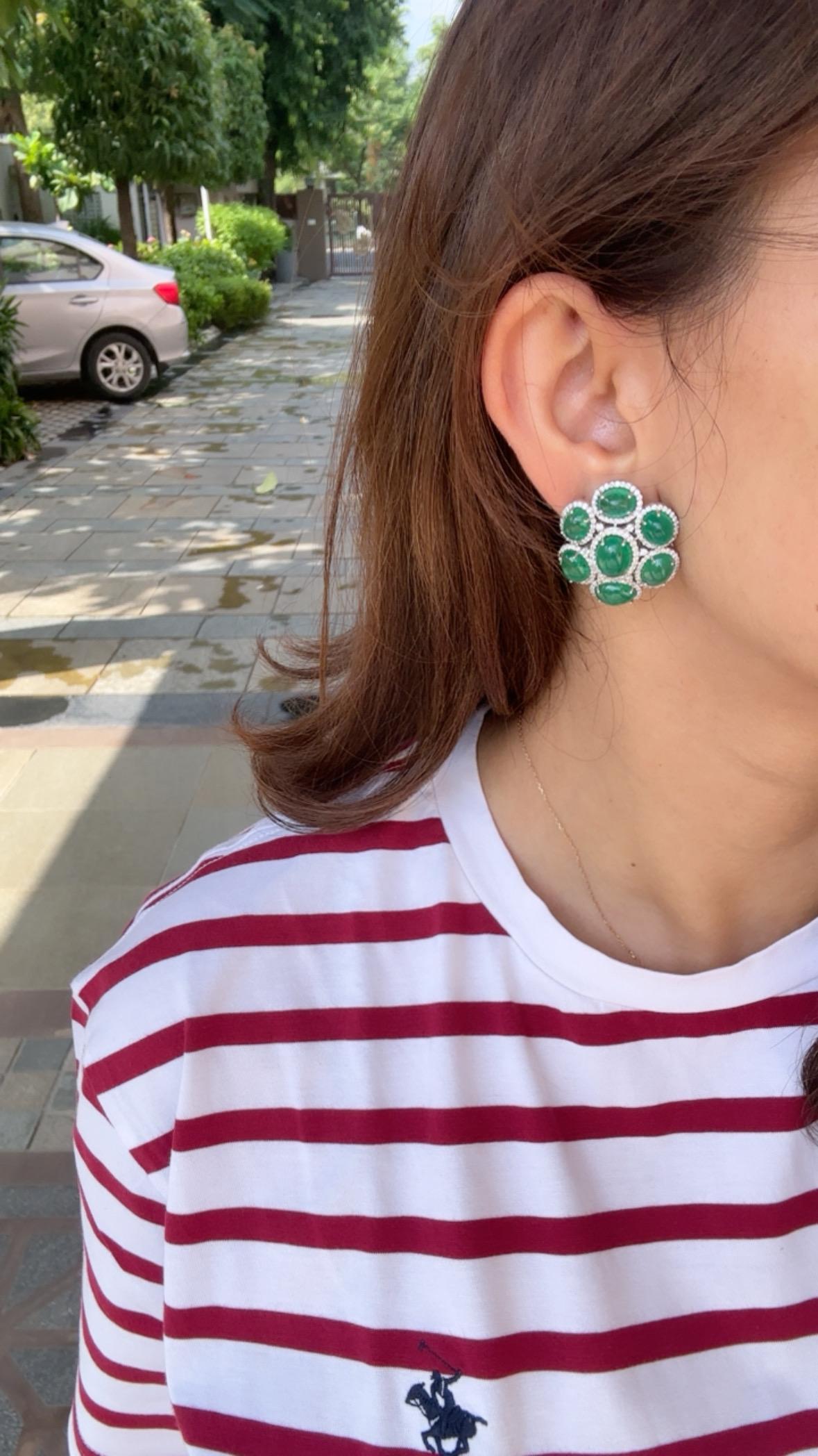 Set in 18K Gold, natural Zambian Emerald Cabochons & Diamonds Stud Earrings en vente 5