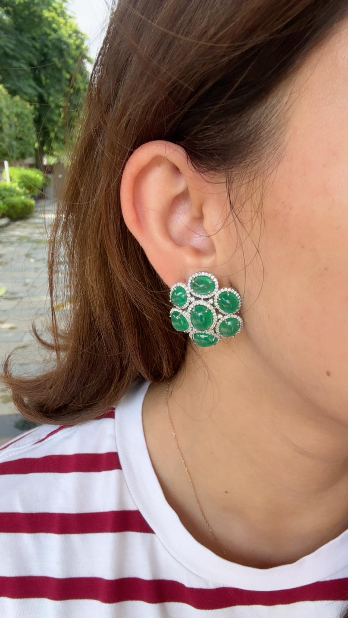 Set in 18K Gold, natural Zambian Emerald Cabochons & Diamonds Stud Earrings en vente 7