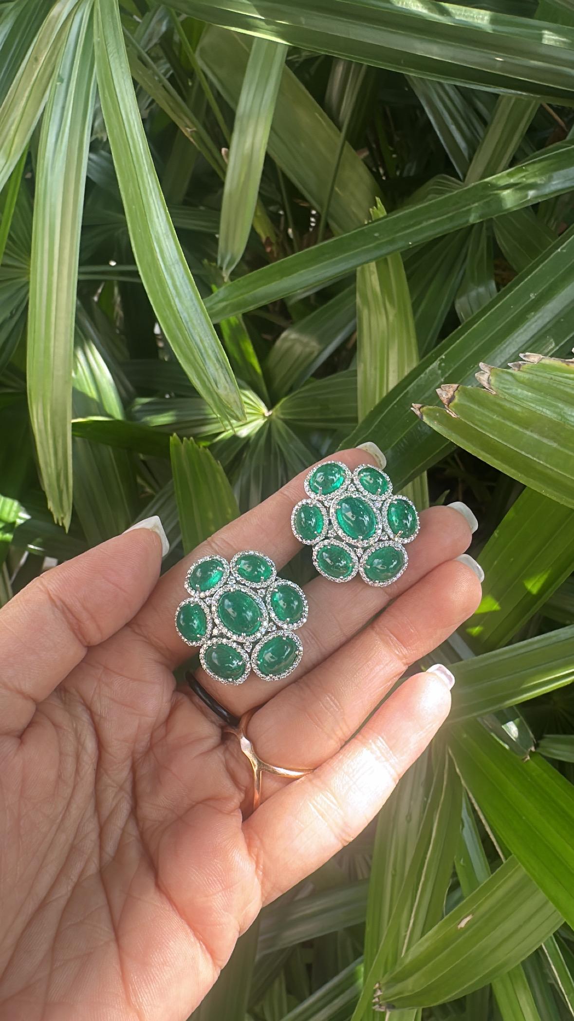 Set in 18K Gold, natural Zambian Emerald Cabochons & Diamonds Stud Earrings en vente 1