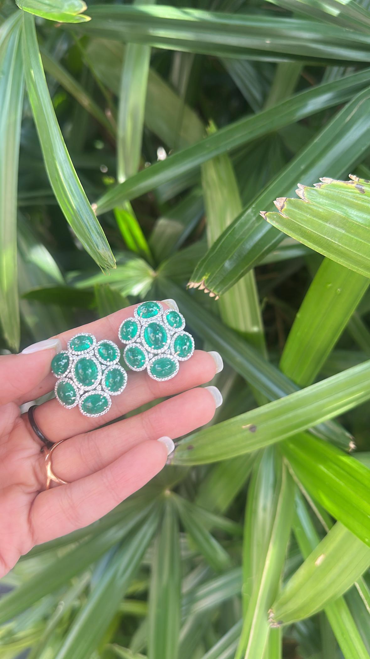 Set in 18K Gold, natural Zambian Emerald Cabochons & Diamonds Stud Earrings en vente 2