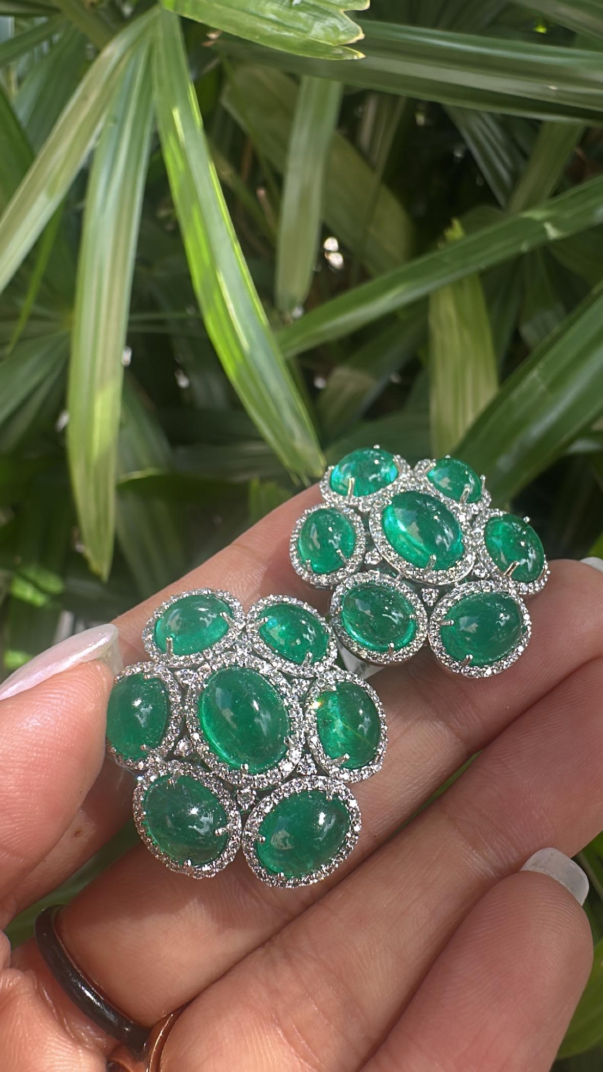 Set in 18K Gold, natural Zambian Emerald Cabochons & Diamonds Stud Earrings en vente 3