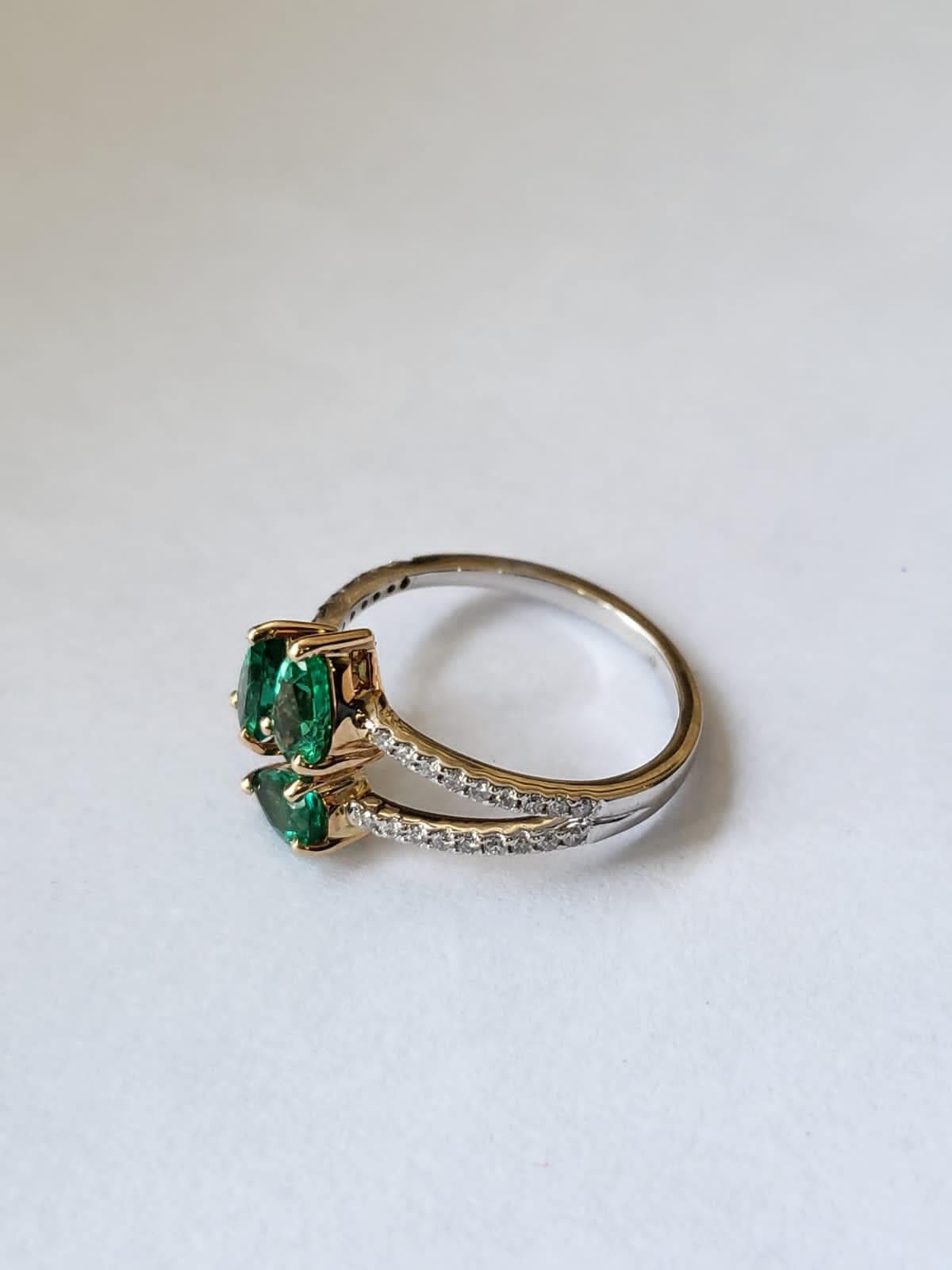 Pear Cut Set in 18K Gold, Natural Zambian Emerald & Diamonds Cocktail /Three - Stone Ring For Sale