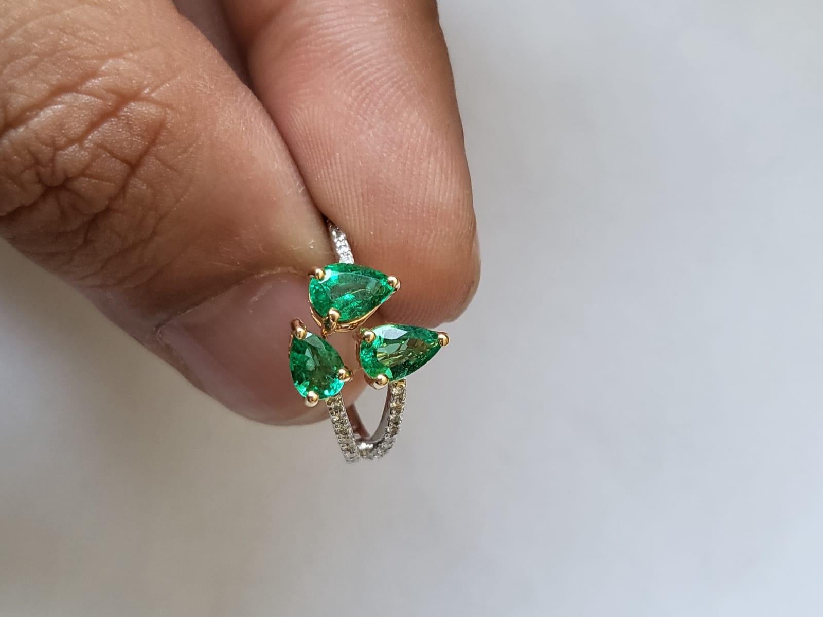 Women's or Men's Set in 18K Gold, Natural Zambian Emerald & Diamonds Cocktail /Three - Stone Ring For Sale