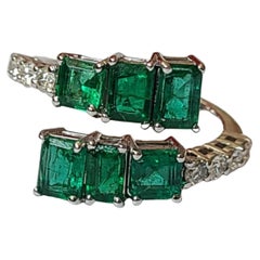 Set in 18K Gold, Natural Zambian Emerald & Diamonds Engagement / Wedding Ring