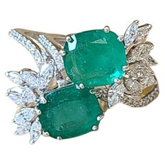 Set in 18K Gold, Natural Zambian Emerald & Diamonds Wedding/ Cocktail Ring