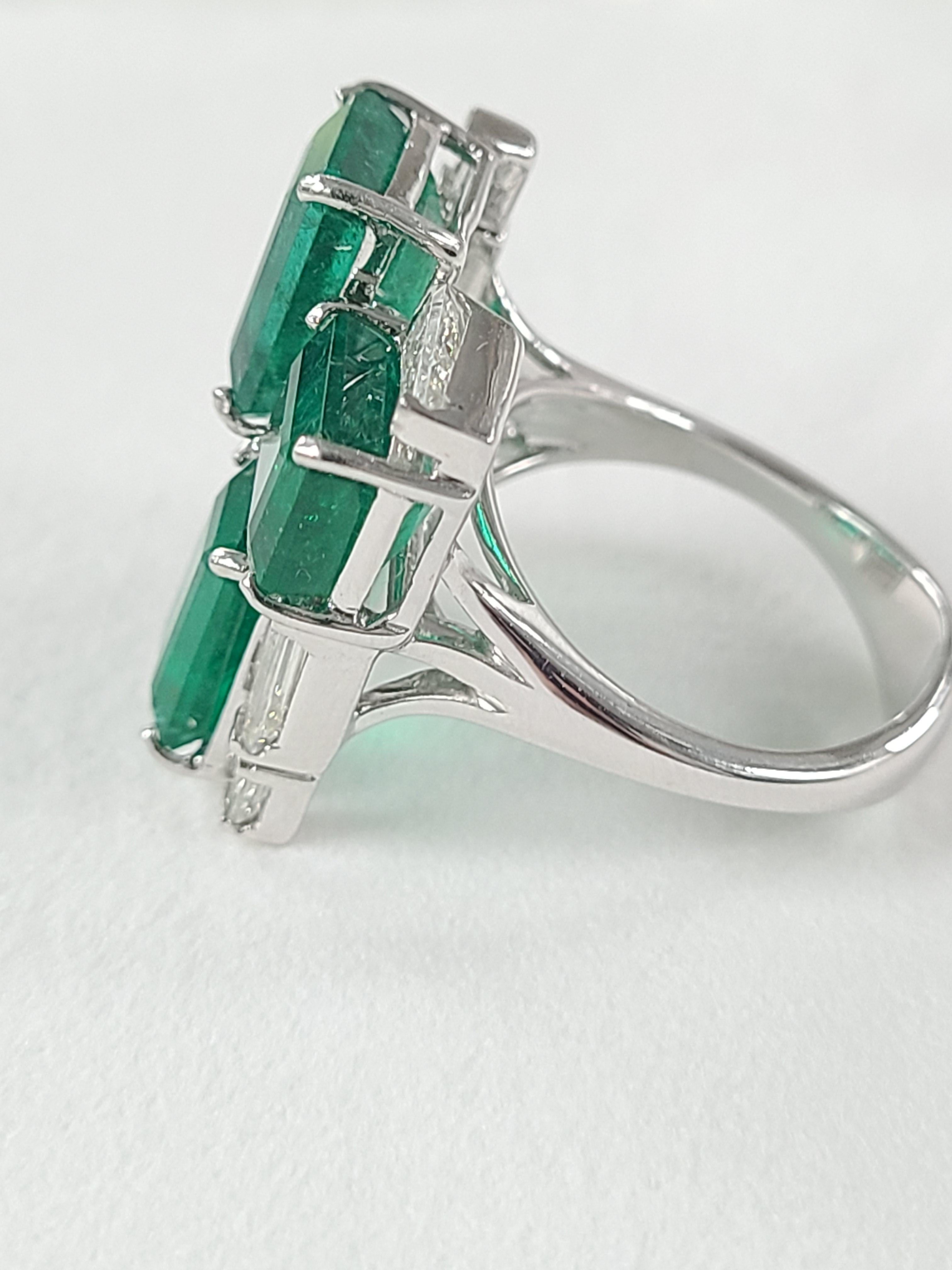Women's or Men's 18 Karat Gold Natural Zambian Emerald Ring with Diamonds
