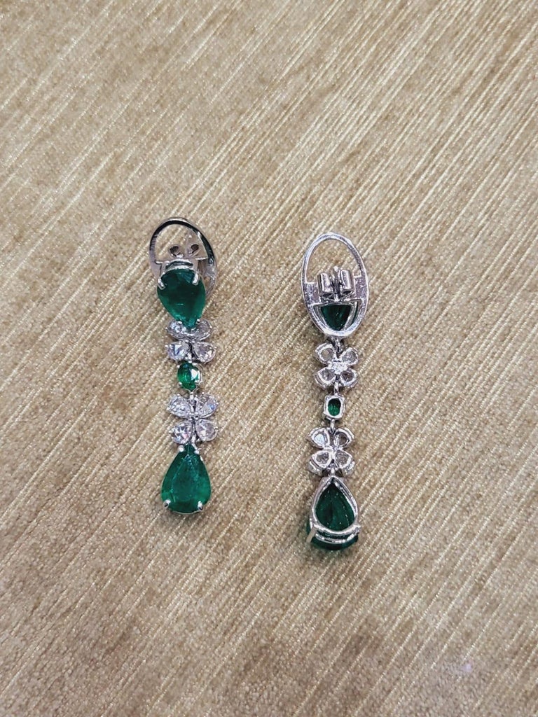 Set in 18K Gold, Natural Zambian Emerald & Rose Cut Diamonds Drop/Dangle Earring In New Condition For Sale In Hong Kong, HK