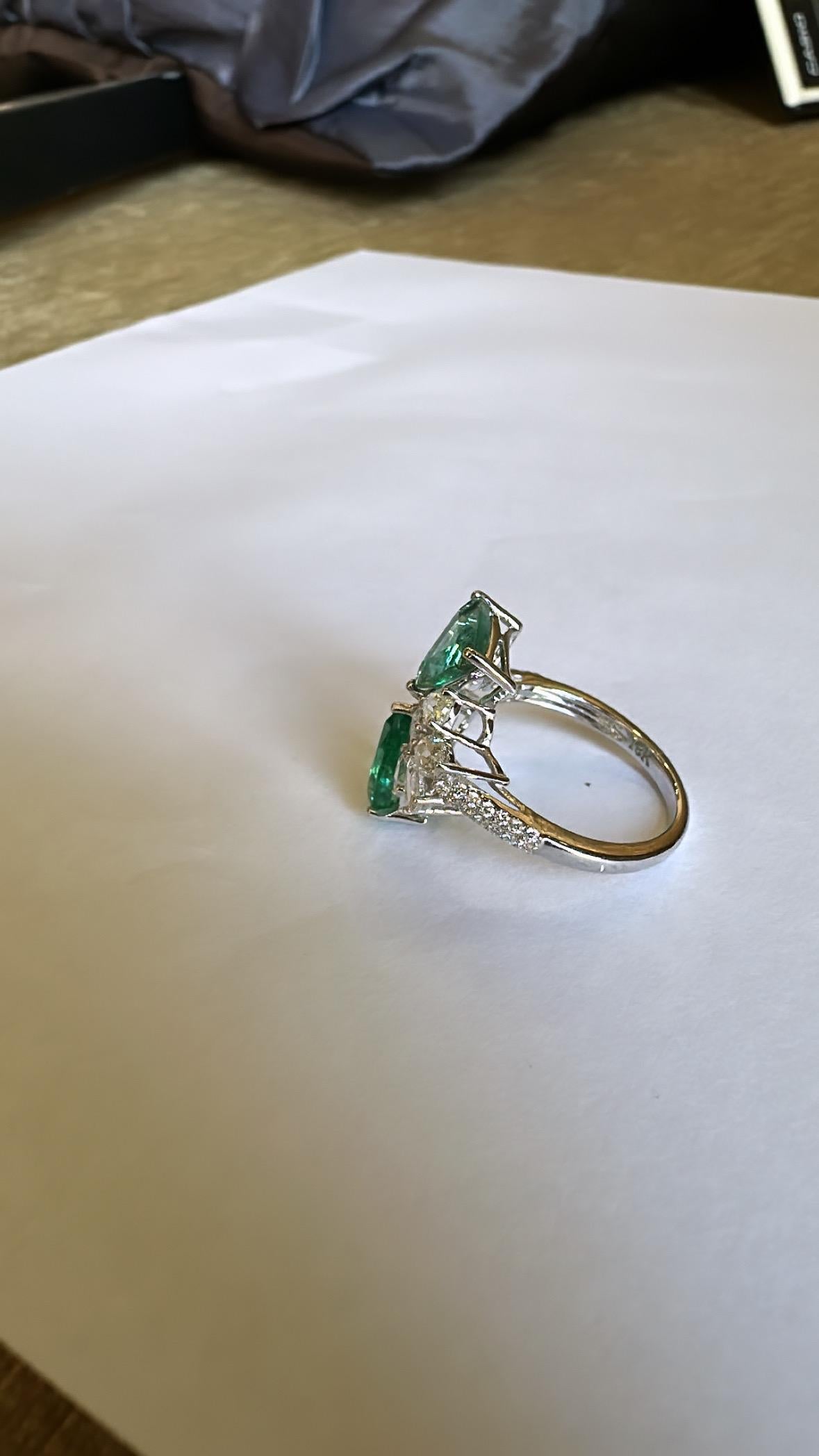 Set in 18K Gold, natural Zambian Emerald & Rose Cut Diamonds Engagement Ring For Sale 1