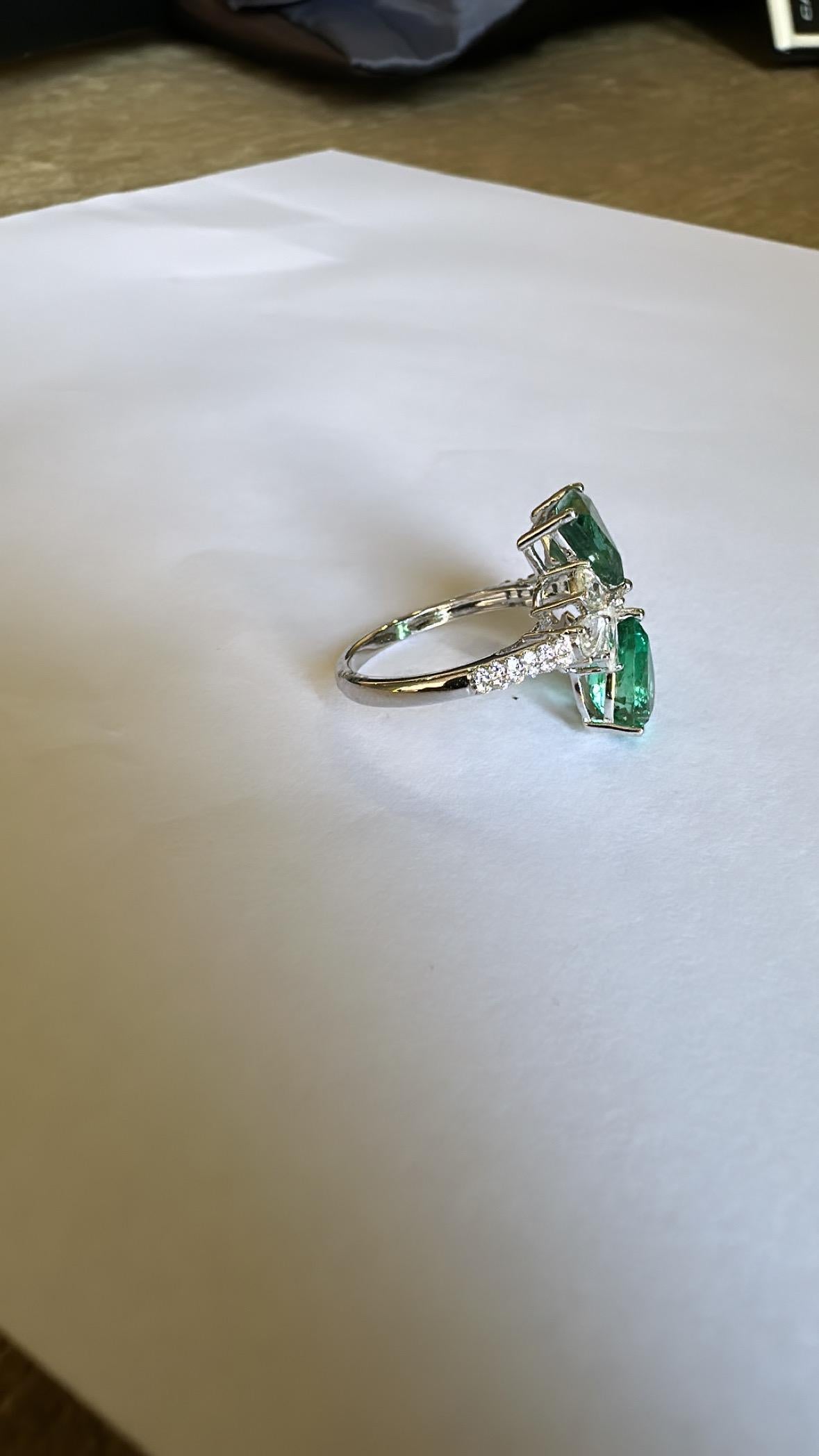 Set in 18K Gold, natural Zambian Emerald & Rose Cut Diamonds Engagement Ring For Sale 2