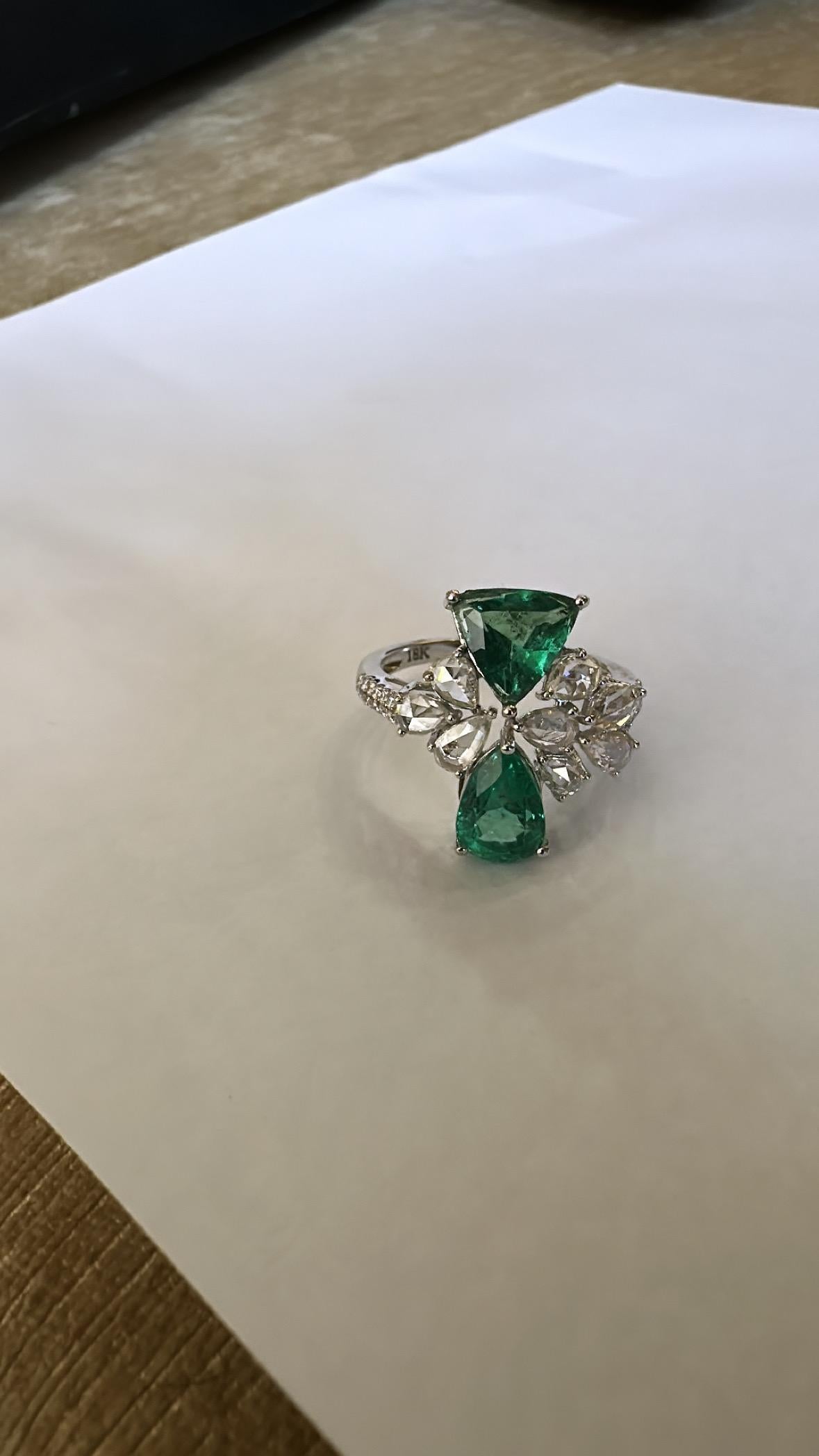 Set in 18K Gold, natural Zambian Emerald & Rose Cut Diamonds Engagement Ring For Sale 4