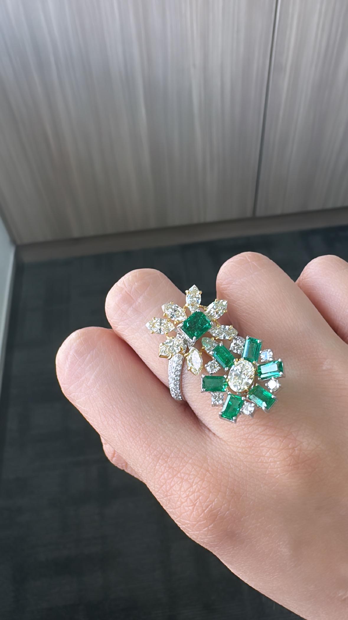 Set in 18K Gold, natural Zambian Emerald & Yellow Diamonds Cocktail Ring For Sale 1