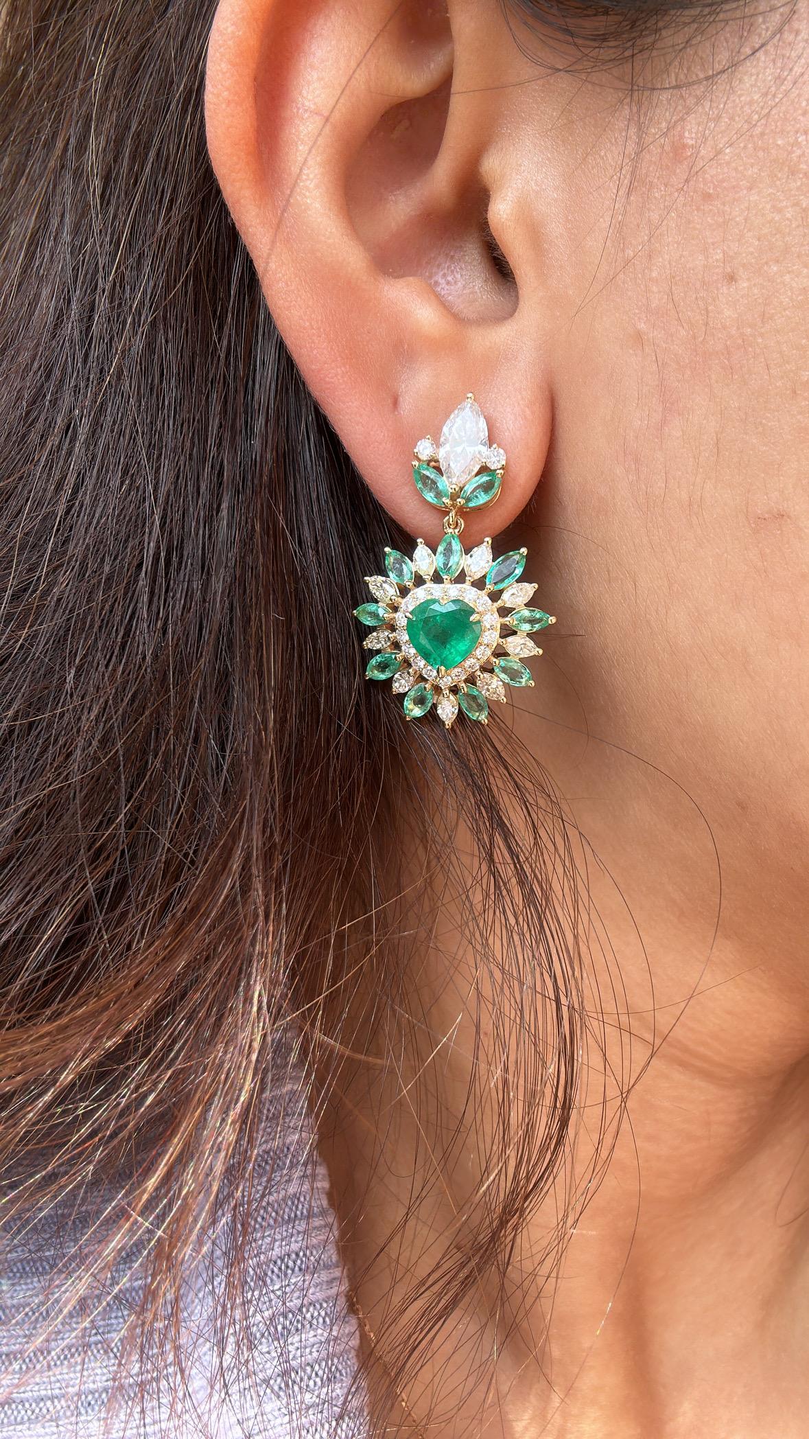 Set in 18K Gold, natürlicher sambischer Smaragd & Gelb  Diamanten Ohrringe baumeln im Angebot 4