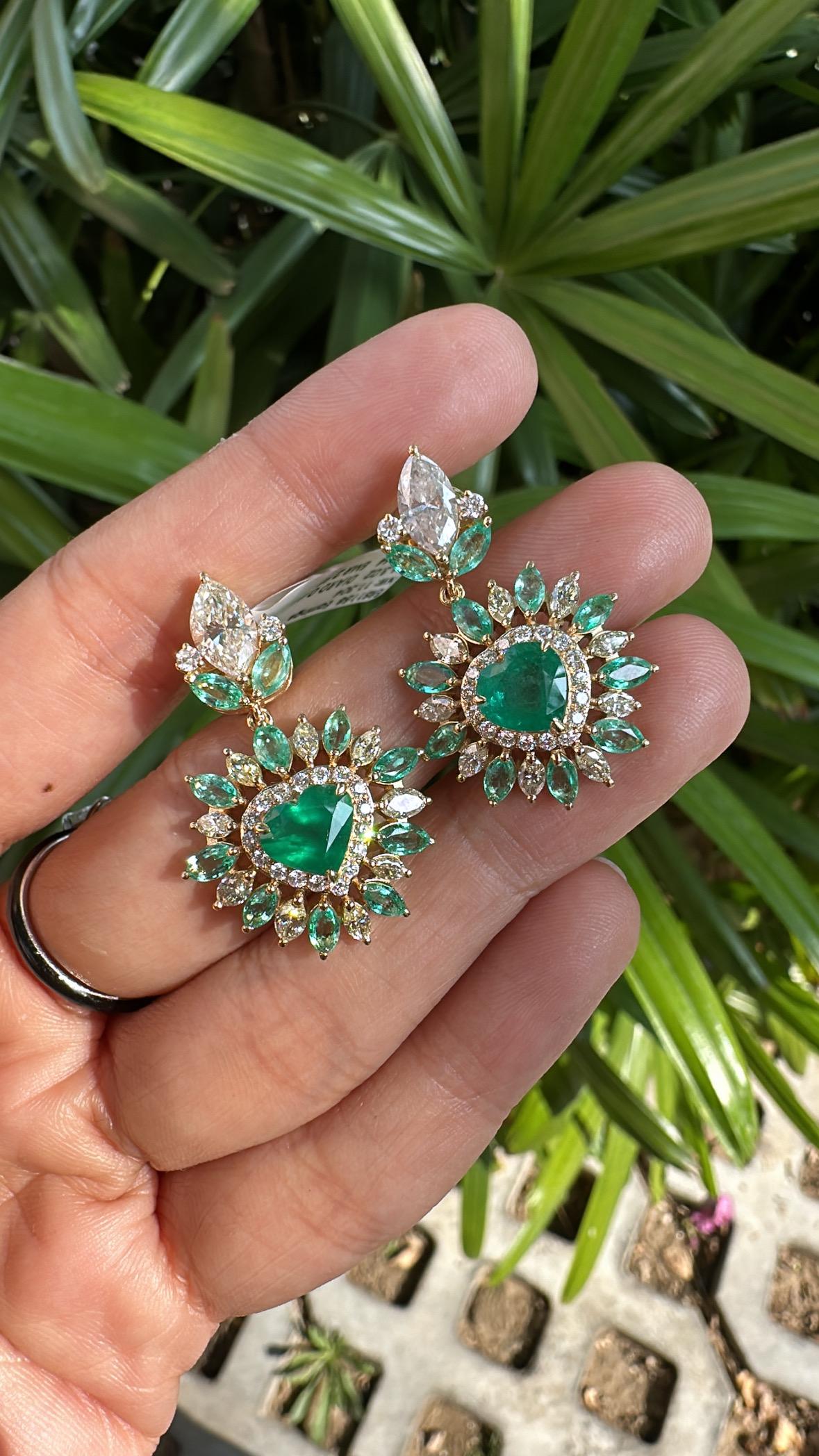Set in 18K Gold, natürlicher sambischer Smaragd & Gelb  Diamanten Ohrringe baumeln im Angebot 9