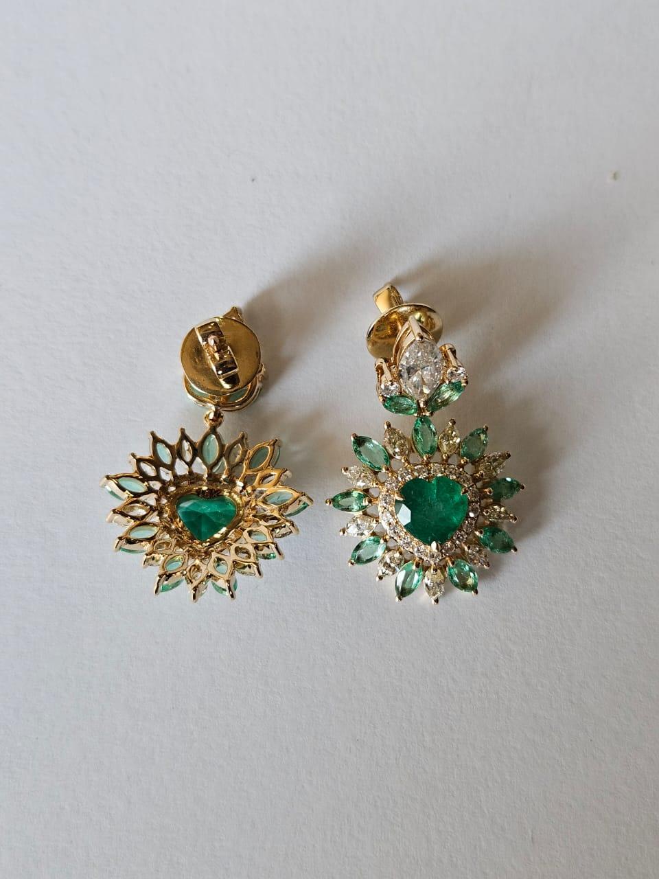Set in 18K Gold, natürlicher sambischer Smaragd & Gelb  Diamanten Ohrringe baumeln im Zustand „Neu“ im Angebot in Hong Kong, HK