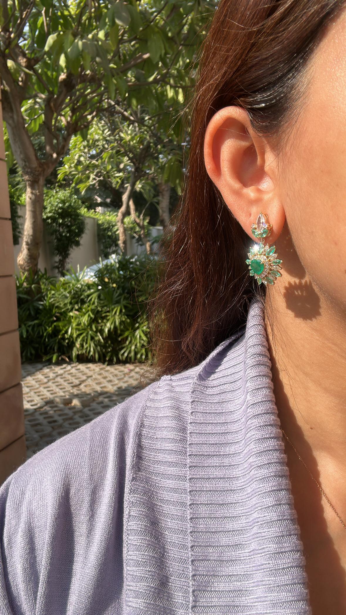 Set in 18K Gold, natürlicher sambischer Smaragd & Gelb  Diamanten Ohrringe baumeln im Angebot 3
