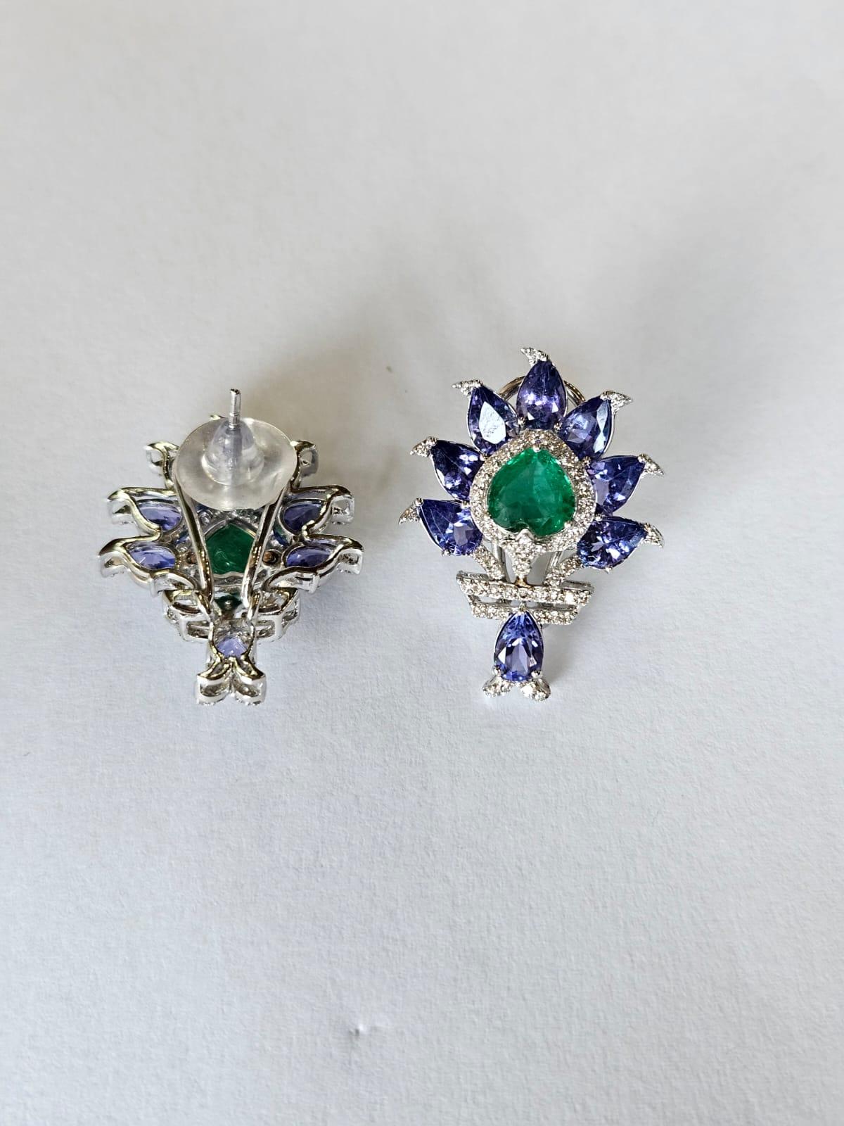 Modern Set in 18K Gold, natural Zambian Emeralds, Tanzanites & Diamonds Stud Earrings For Sale