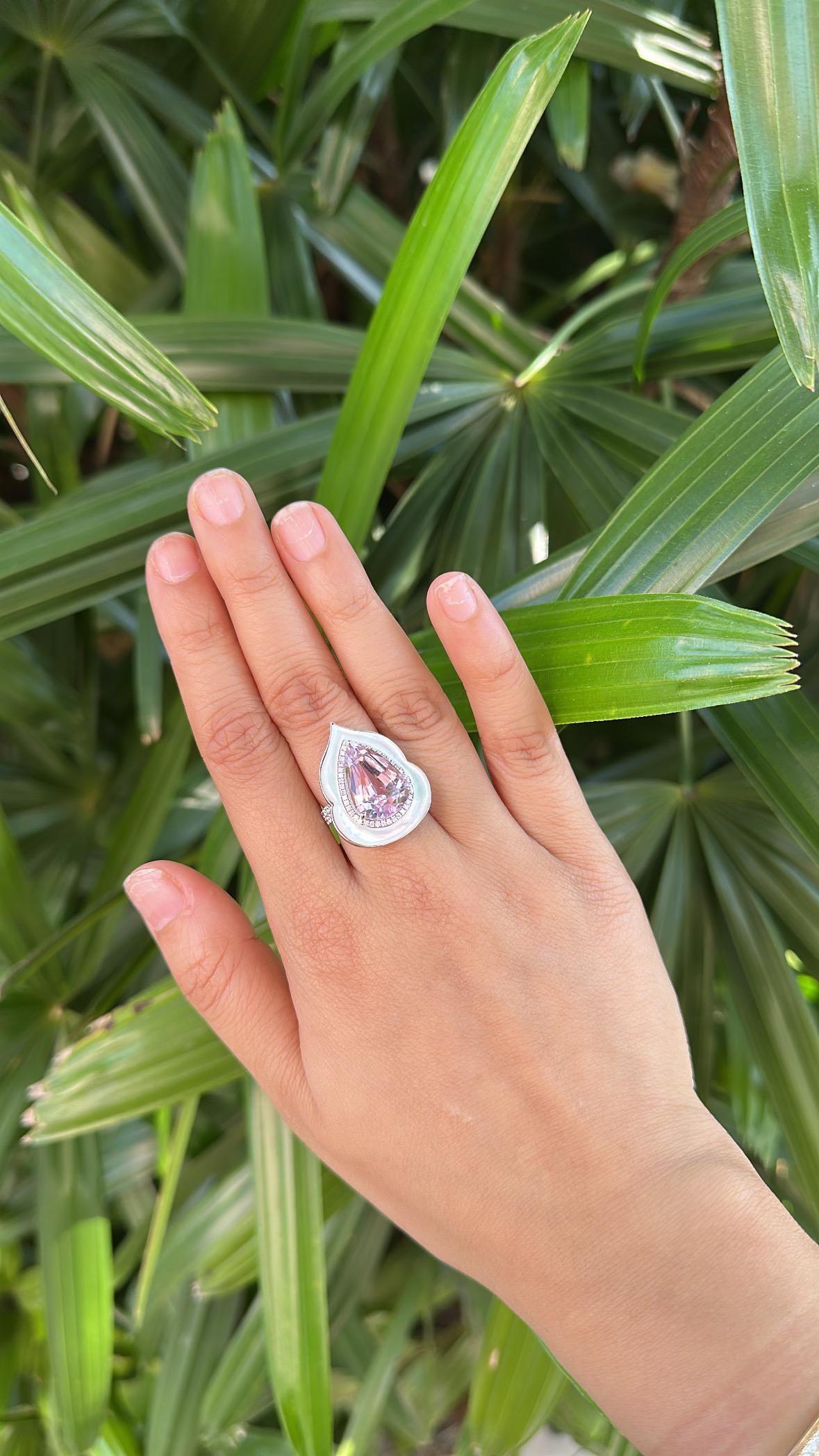 Set in 18K Gold, Pink Kunzite, Mother of Pearl & Diamonds Engagement Ring For Sale 4