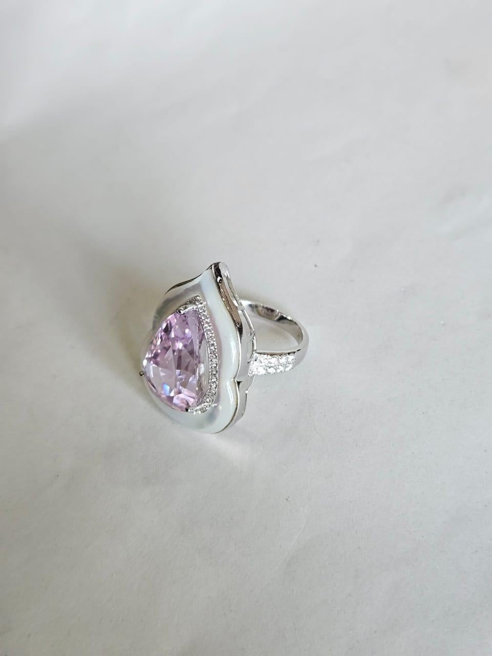 Pear Cut Set in 18K Gold, Pink Kunzite, Mother of Pearl & Diamonds Engagement Ring For Sale