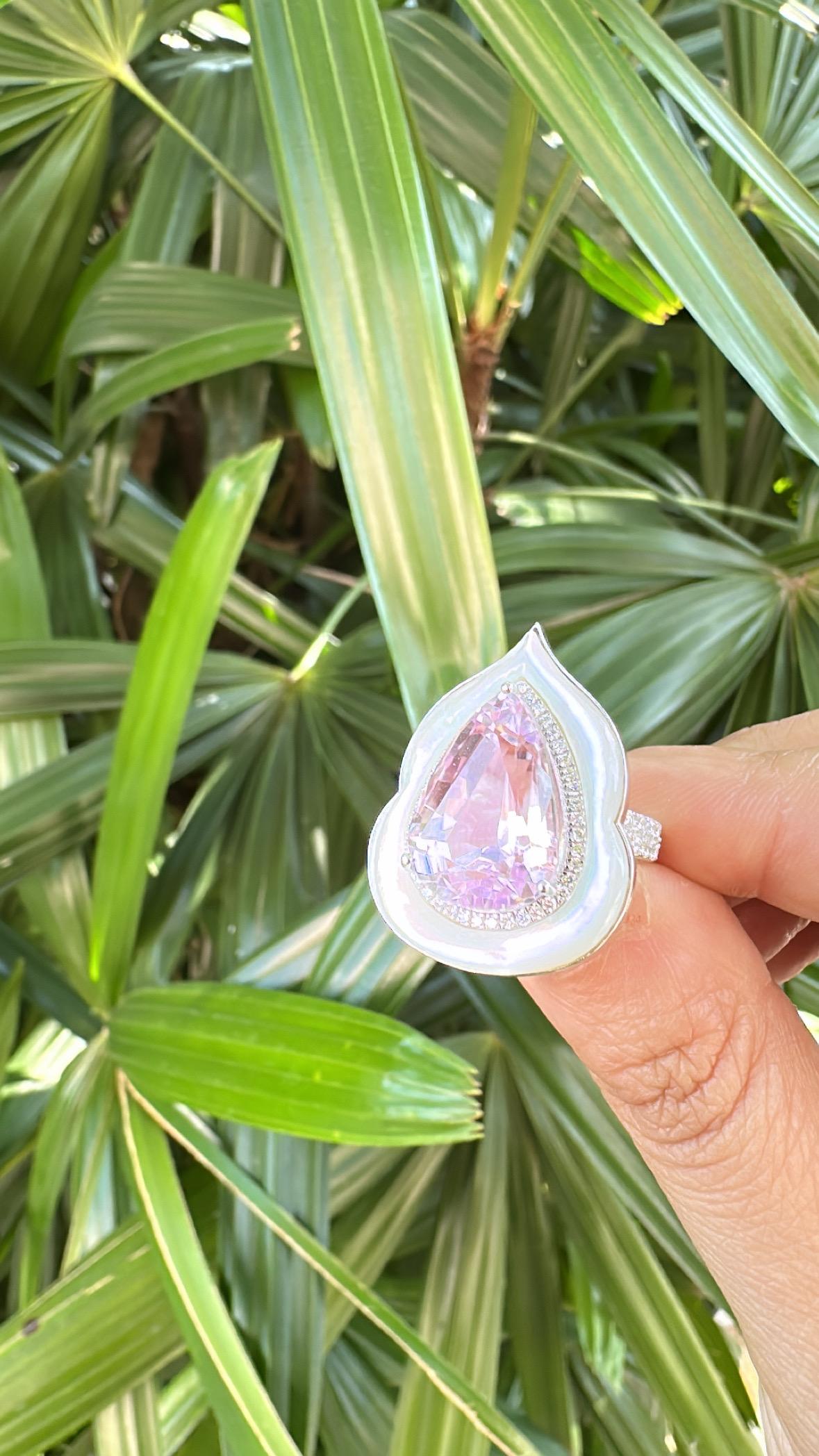 Women's or Men's Set in 18K Gold, Pink Kunzite, Mother of Pearl & Diamonds Engagement Ring For Sale