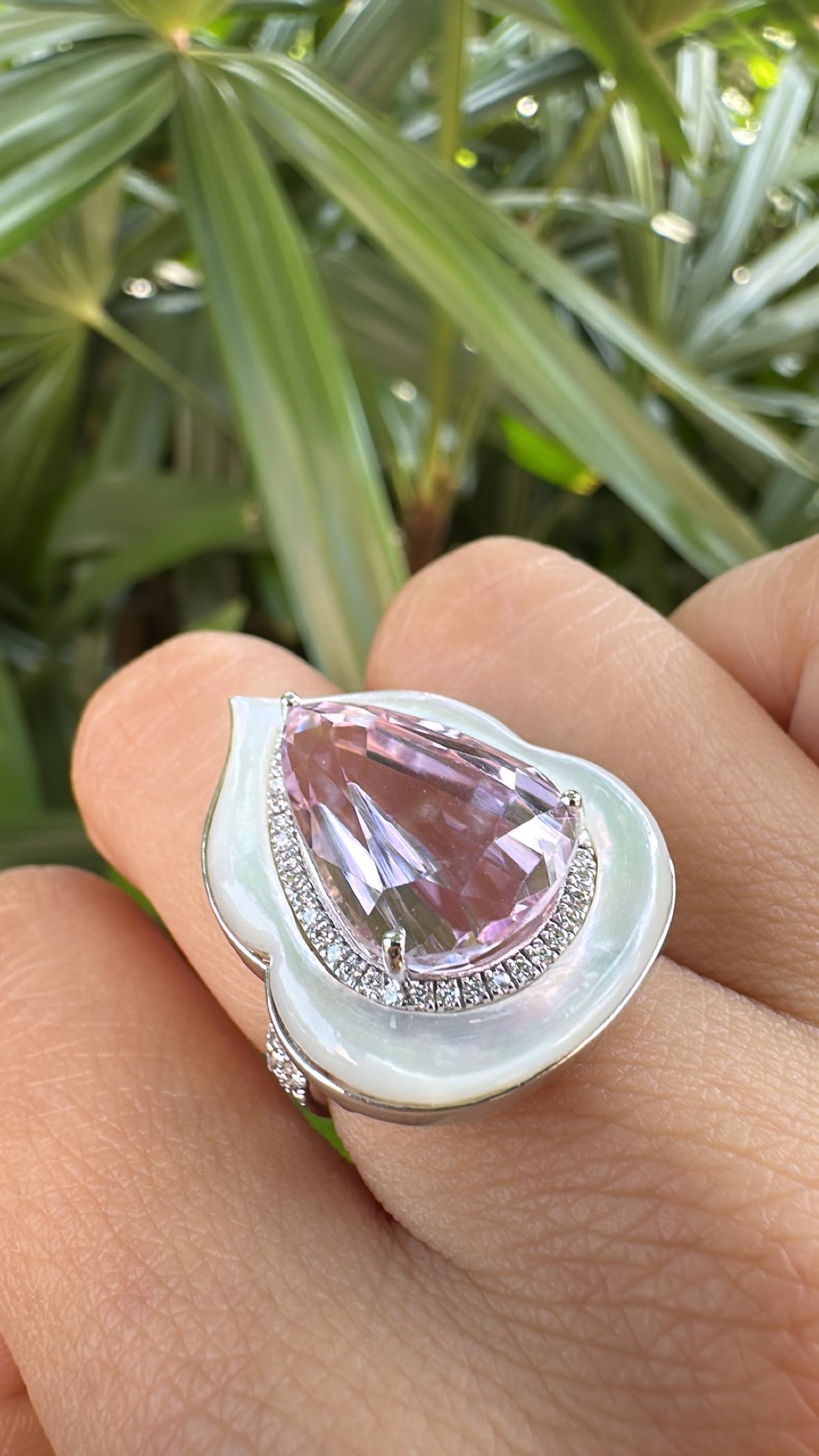 Set in 18K Gold, Pink Kunzite, Mother of Pearl & Diamonds Engagement Ring For Sale 1