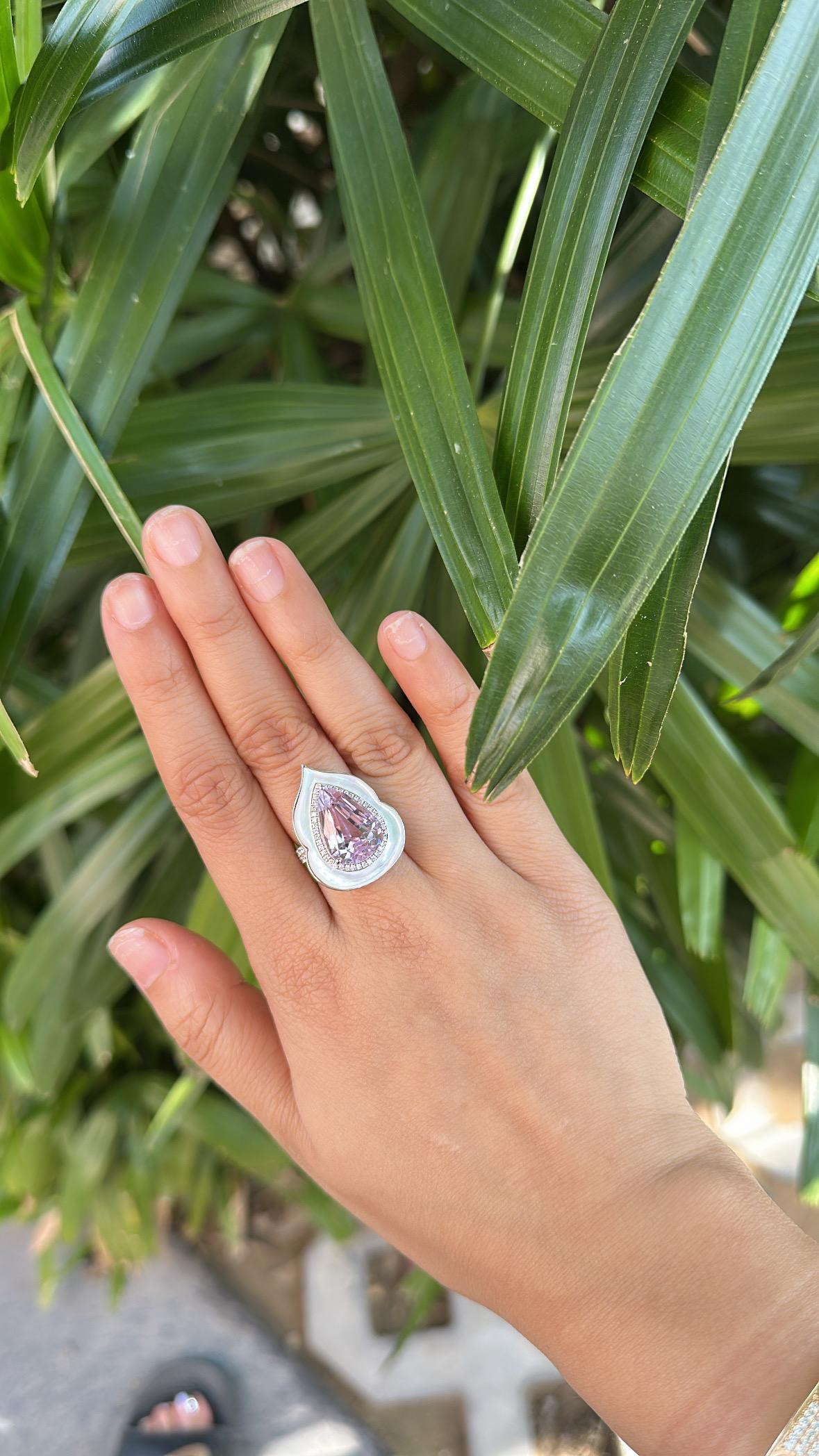 Set in 18K Gold, Pink Kunzite, Mother of Pearl & Diamonds Engagement Ring For Sale 2