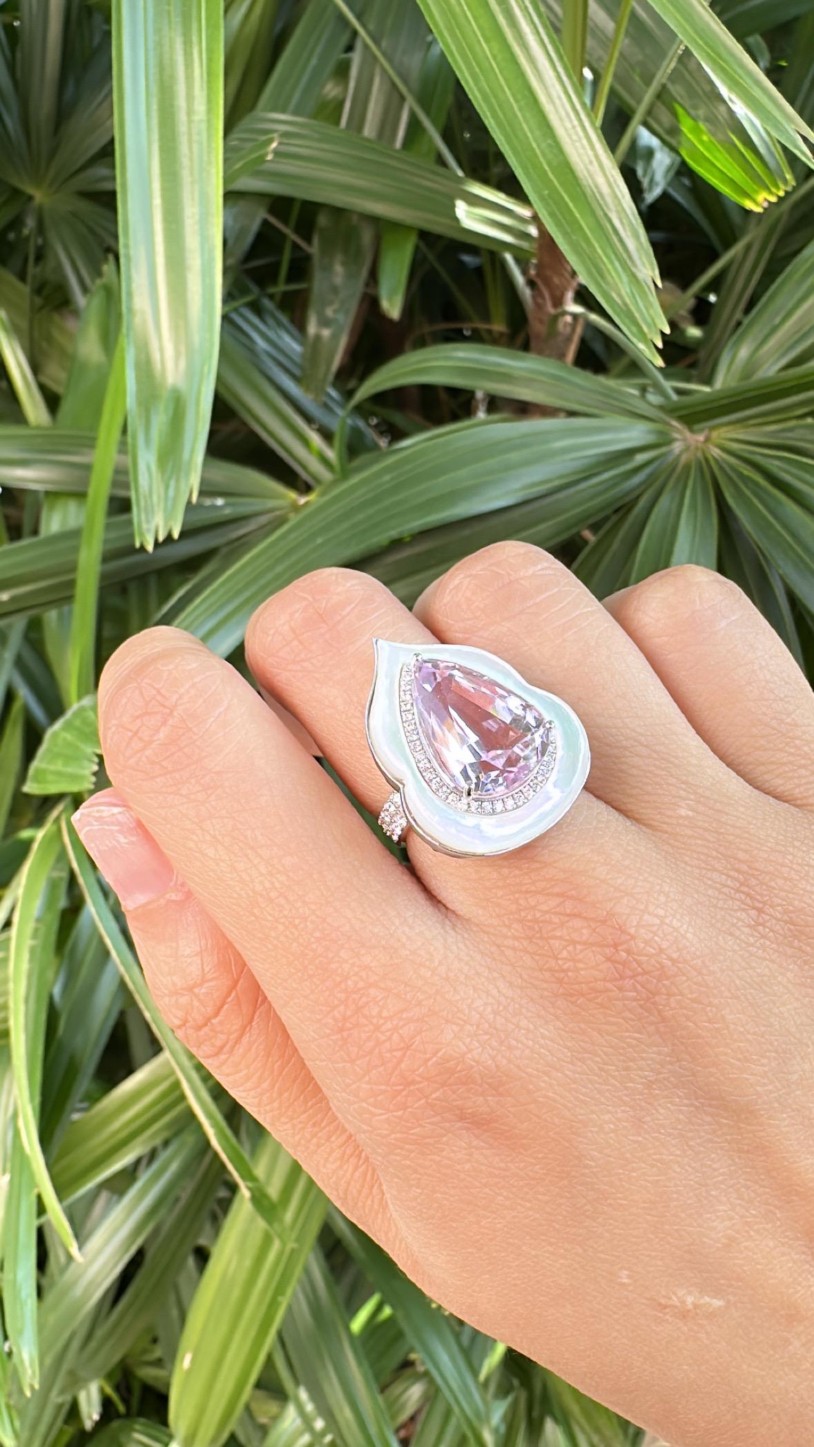 Set in 18K Gold, Pink Kunzite, Mother of Pearl & Diamonds Engagement Ring For Sale 3