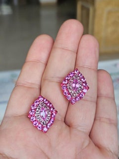Orecchini a bottone in oro 18 carati e rodio rosa, con zaffiri rosa e diamanti a taglio rosa