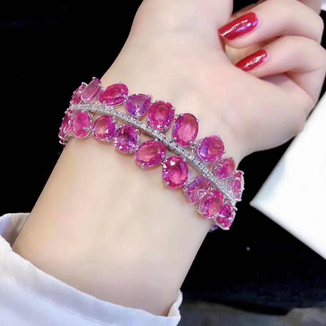 Set in 18 Karat Gold, Rose Cut Pink Sapphire and Diamonds Flexible Bracelet In New Condition In Hong Kong, HK