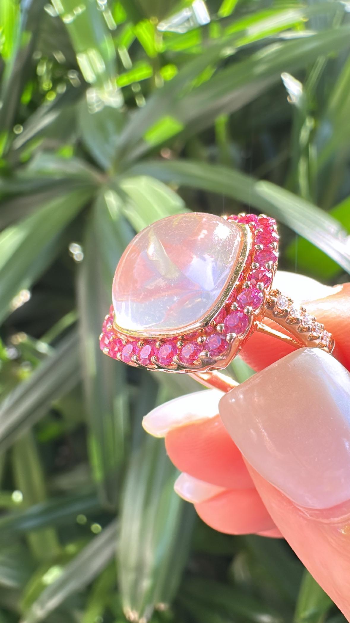 Anello di fidanzamento in oro 18 carati, quarzo rosa, zaffiri rosa e diamanti in vendita 1