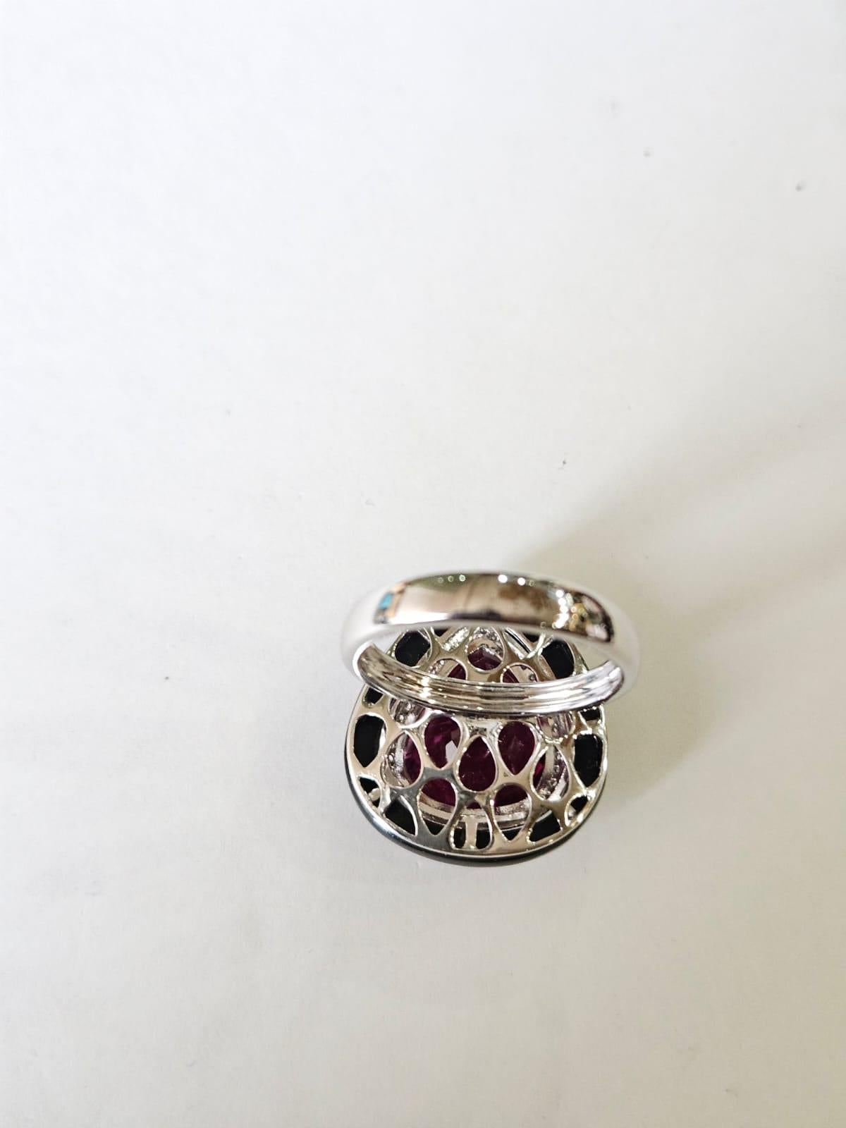 Art Déco Anello di fidanzamento Art Deco con rubellite, onice nera e diamanti incastonati in oro 18 carati in vendita