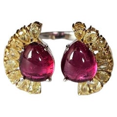 Dome-Verlobungsring aus 18 Karat Gold, Rubellit-Cabochons und gelben Diamanten