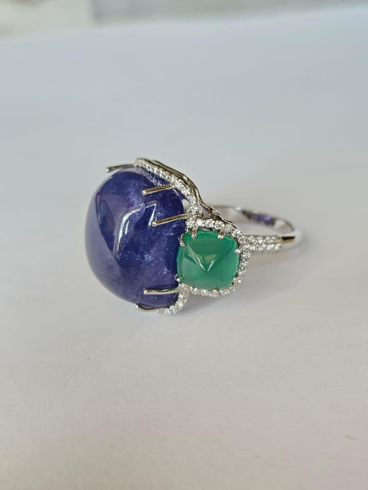 Set in 18K Gold, Tanzanite cabochon, Emerald Sugarloaf & Diamonds Cocktail Ring In New Condition For Sale In Hong Kong, HK