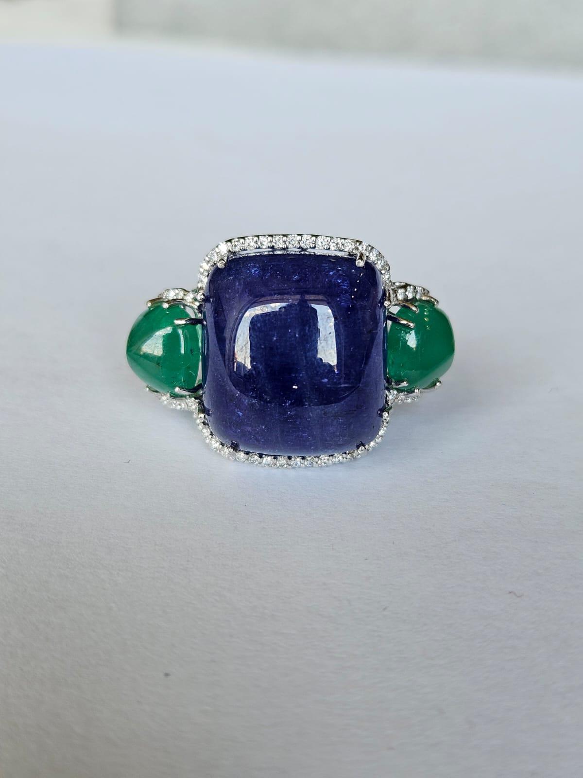 Women's or Men's Set in 18K Gold, Tanzanite cabochon, Emerald Sugarloaf & Diamonds Cocktail Ring For Sale