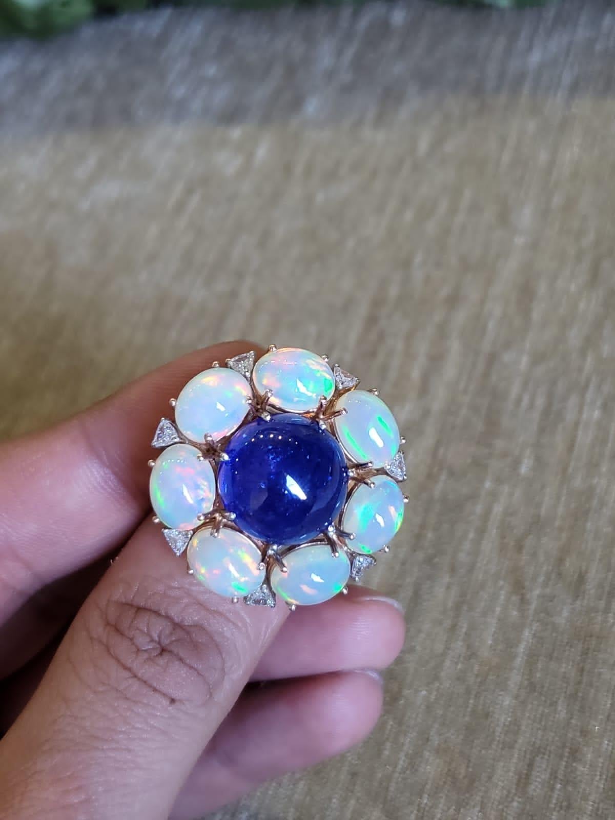Cocktailring aus 18 Karat Gold, Tansanit Cabochon, äthiopischem Opal und Diamanten für Damen oder Herren